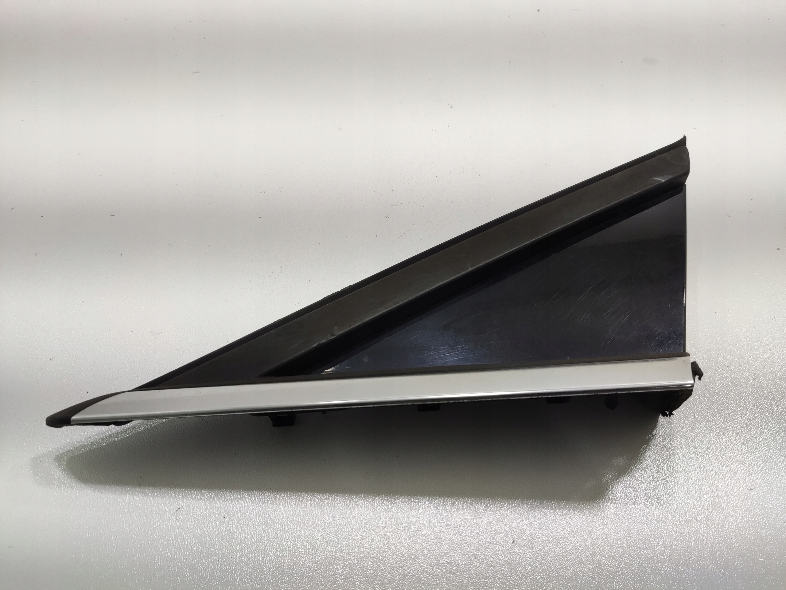 ZÁSLEPKA TROJUHOLNÍK BLATNIKA LAVY PEUGEOT 5008 I 2013-2016 LIFT 96859483XT