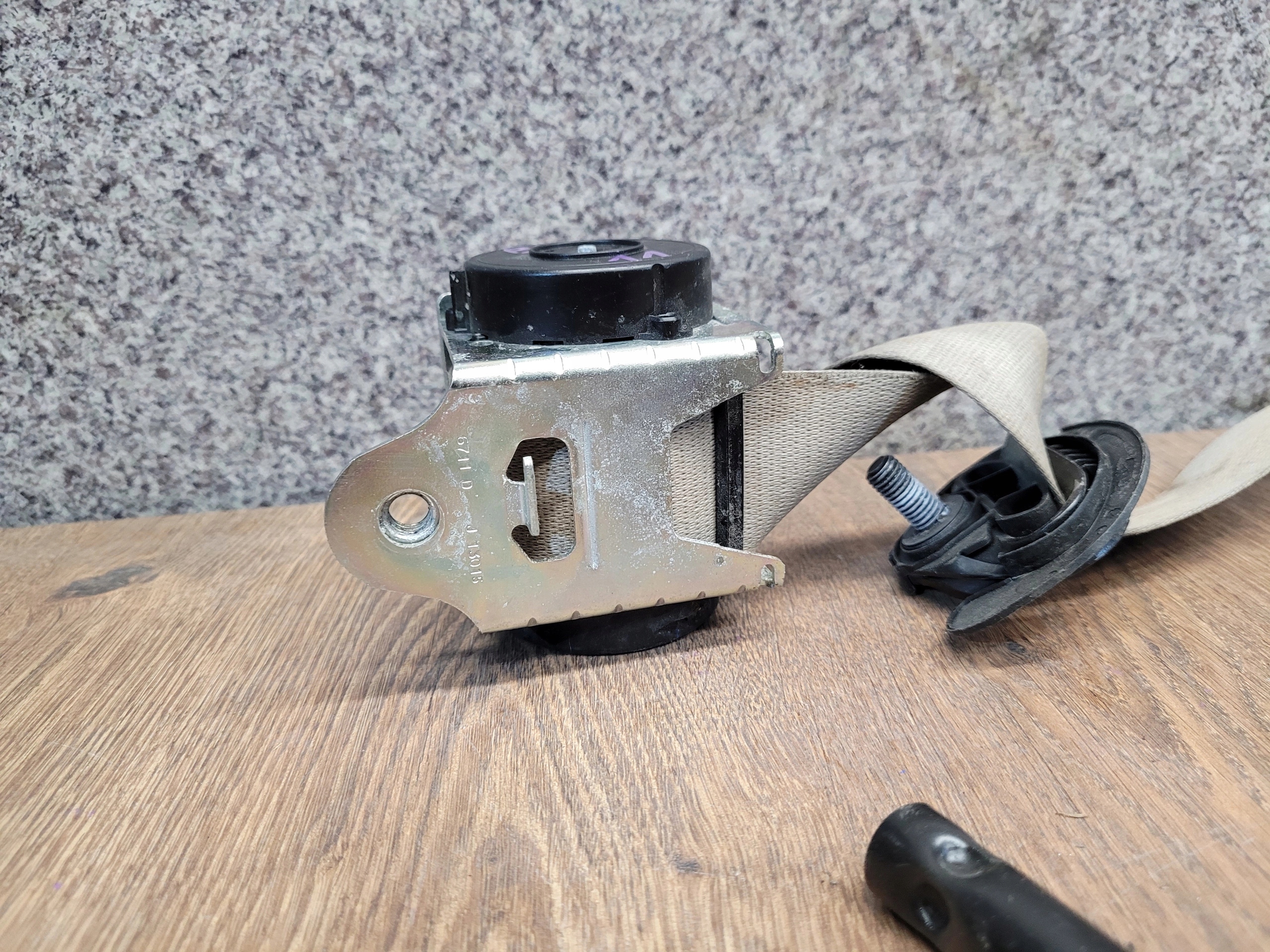 BMW F10 PRAVY PREDNY BEZPECNOSTNY PAS