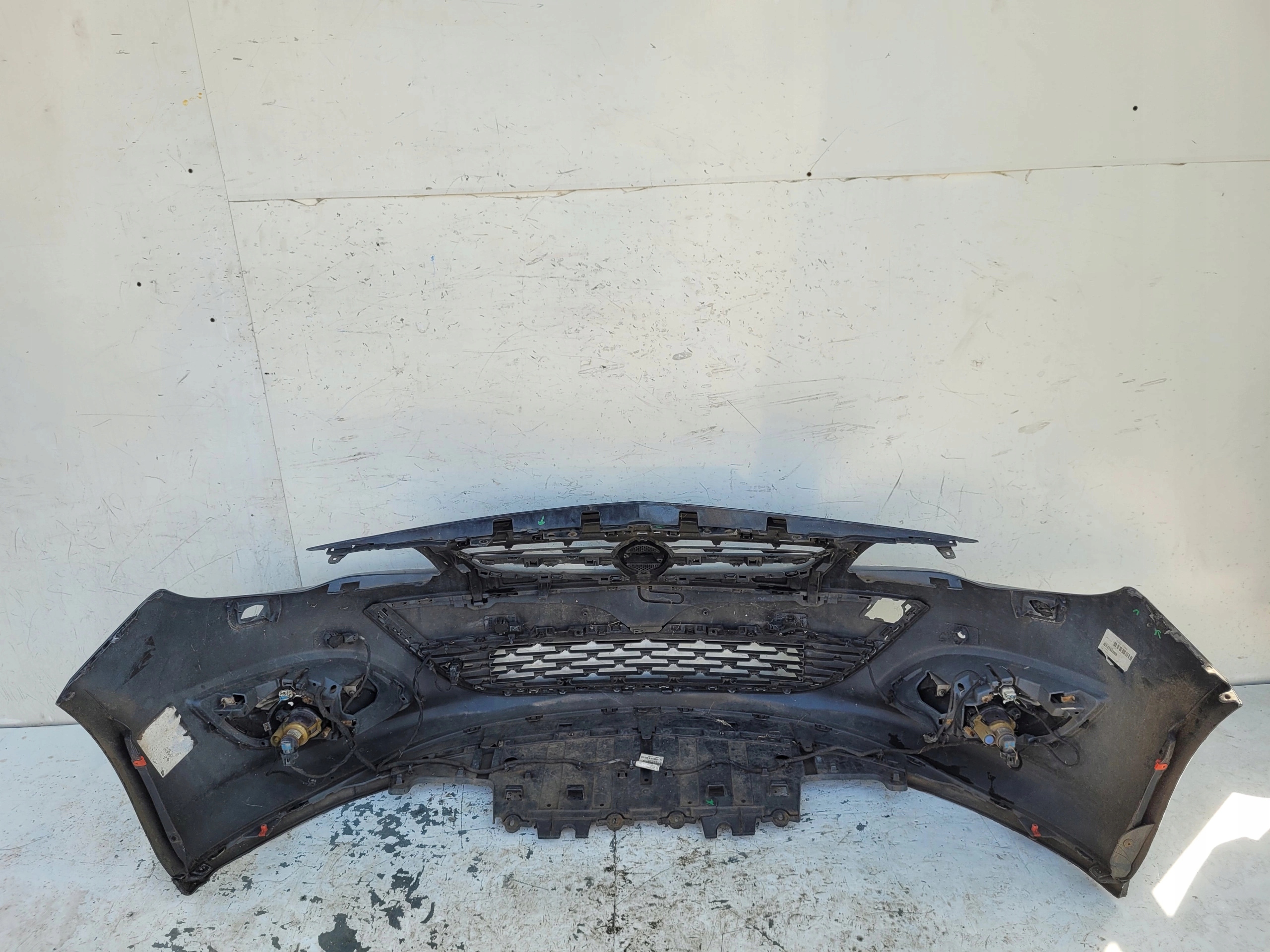 OPEL ASTRA J LIFT XENON PDC PREDNÝ NÁRAZNÍK