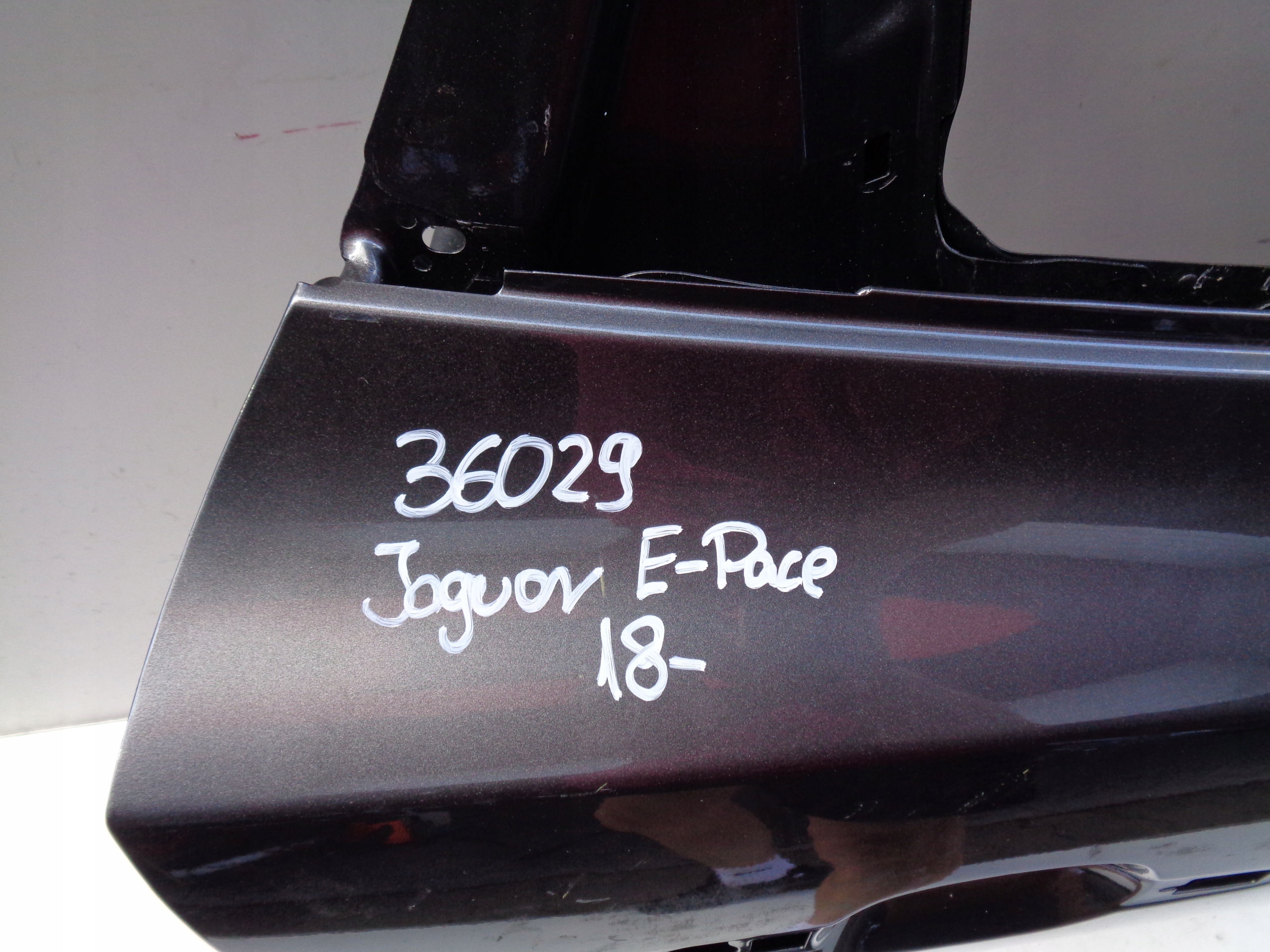 PRAVE ZADNE DVERE JAGUAR E-PACE 18- NR 36029