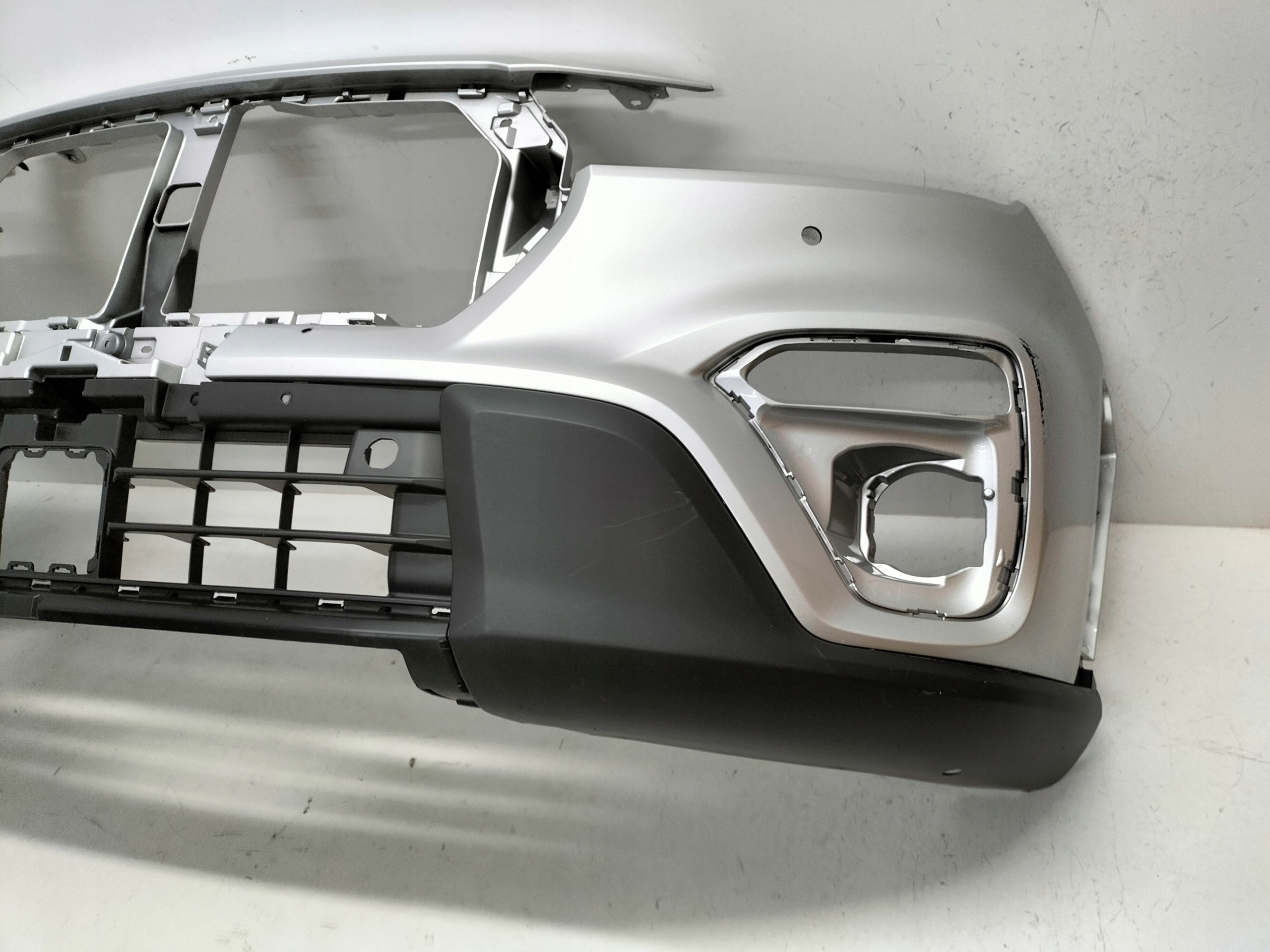 PREDNÝ NÁRAZNÍK SUZUKI S-CROSS 21-