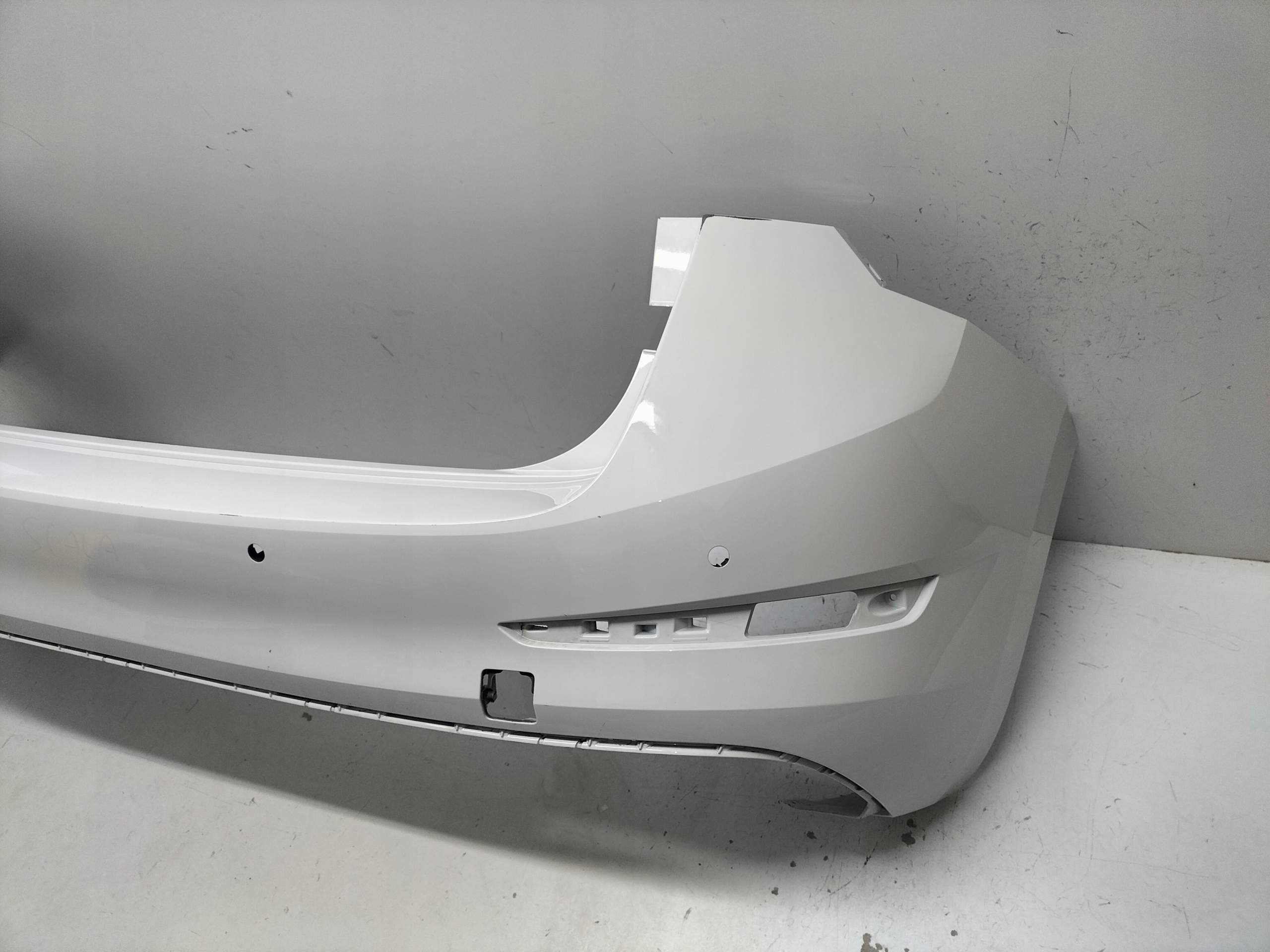 ZADNÝ NÁRAZNÍK SKODA SCALA 19-