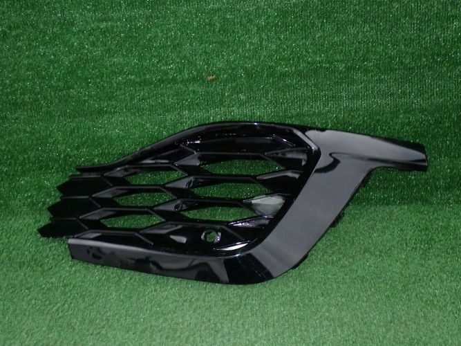 VW GOLF VIII GTI CLUBSPORT PRAVÁ LIŠTA NÁRAZNÍKA