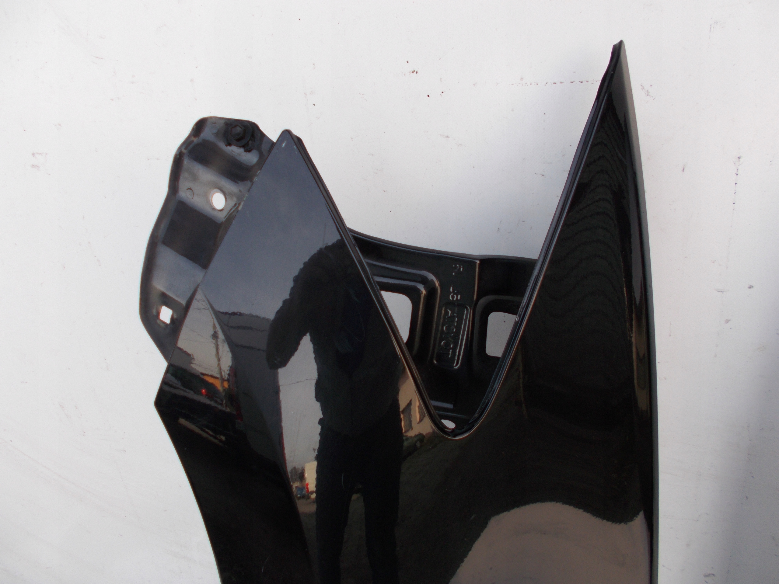 ĽAVÝ PREDNÝ BLATNÍK TOYOTA AURIS I 07-