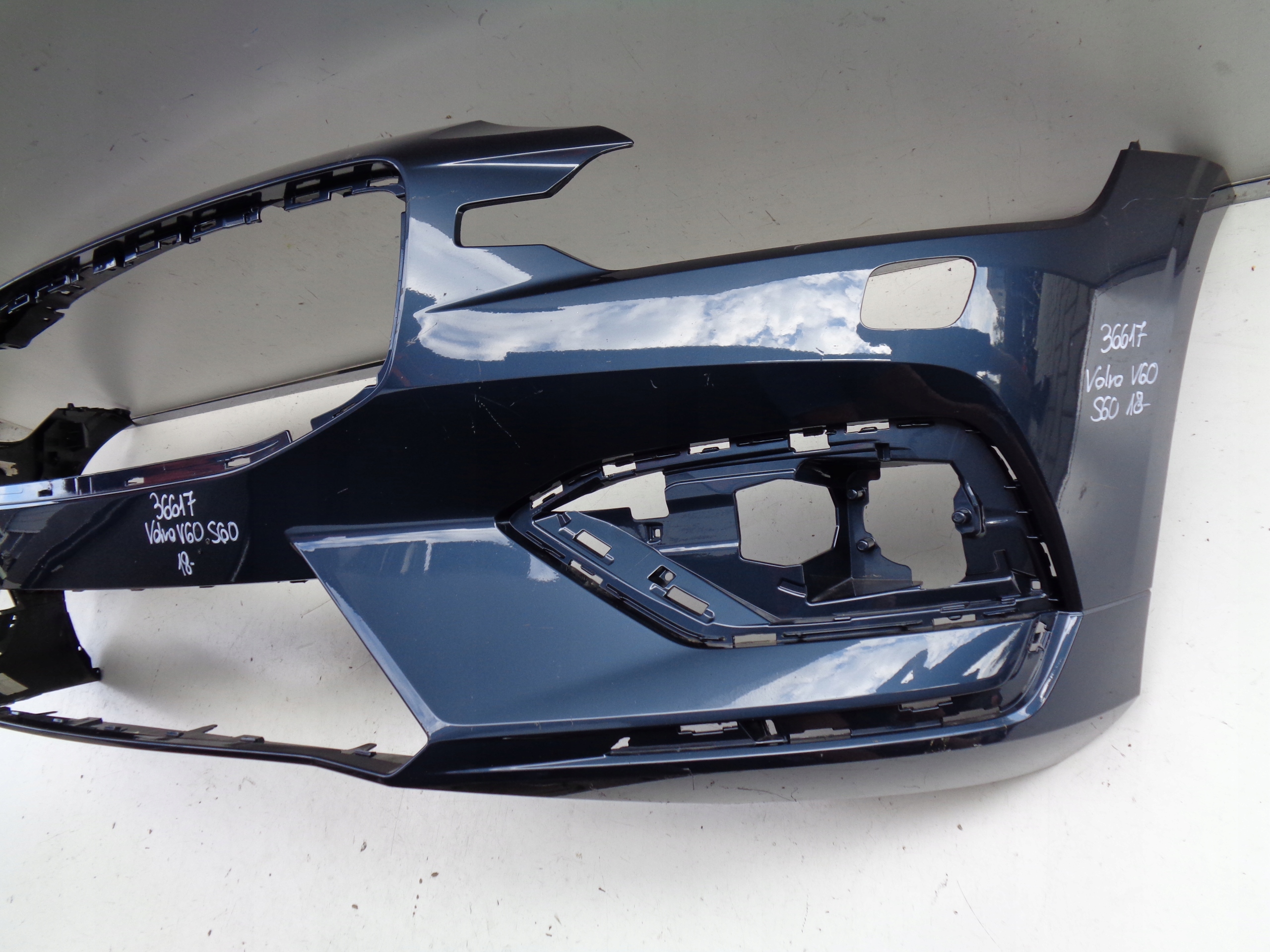 PREDNÝ NÁRAZNÍK VOLVO V60 S60 18- NR 36617