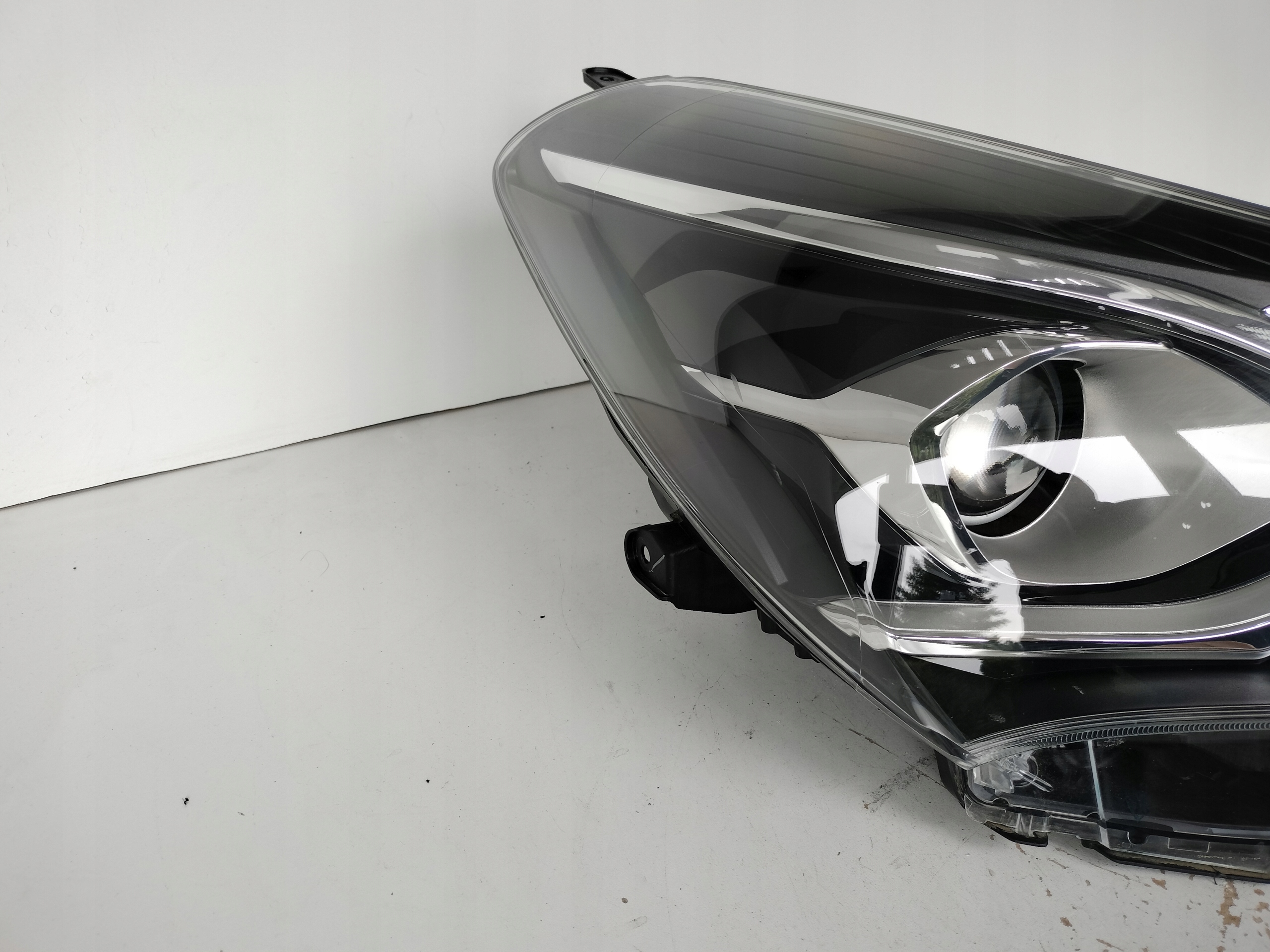 PRAVE PREDNE SVETLO TOYOTA YARIS III 17- LIFT