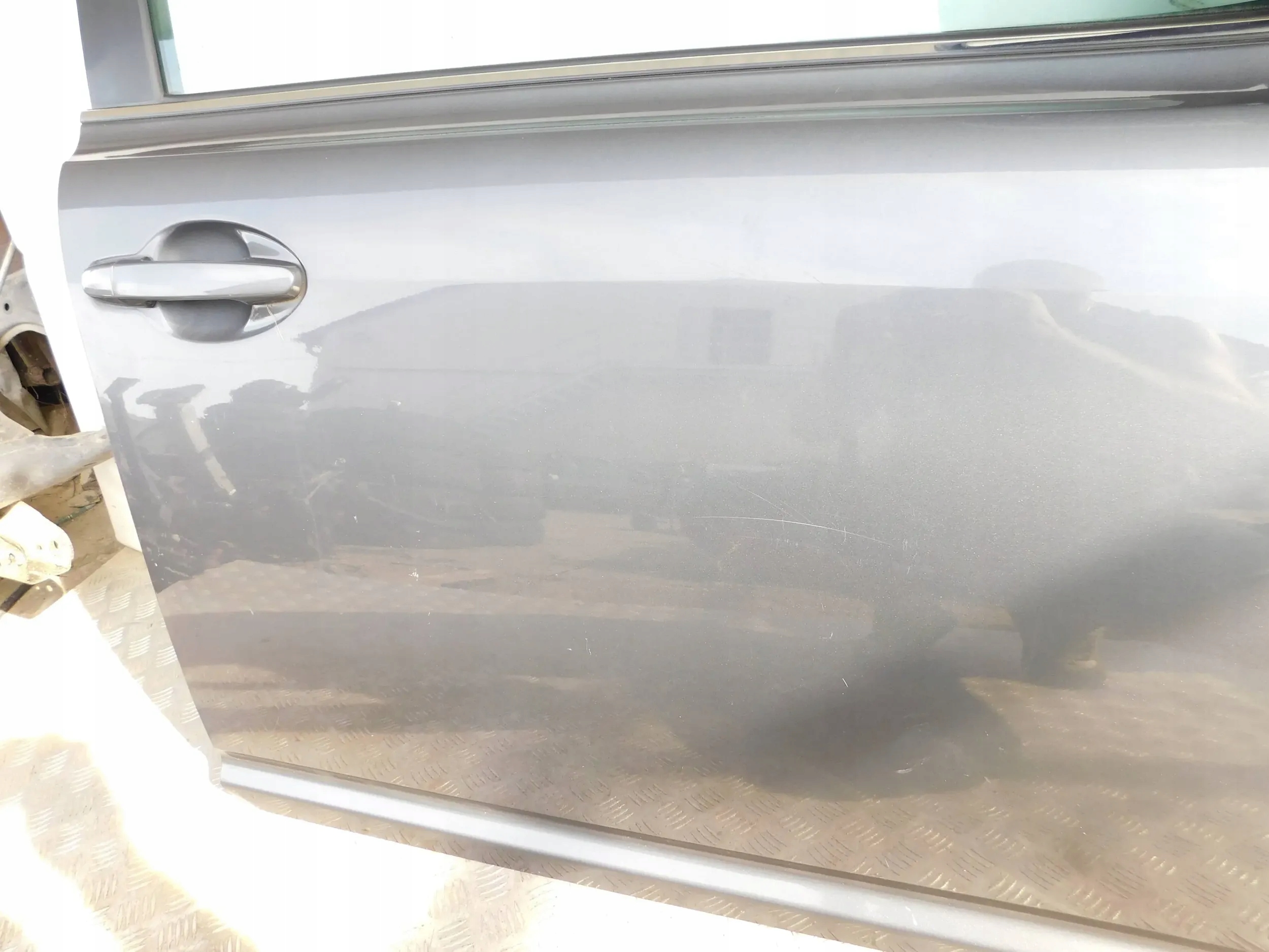 PRAVE PREDNE DVERE TOYOTA AVENSIS T25