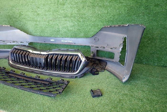 SKODA OCTAVIA IV LIFT 23- PREDNÝ NÁRAZNÍK + RADAR
