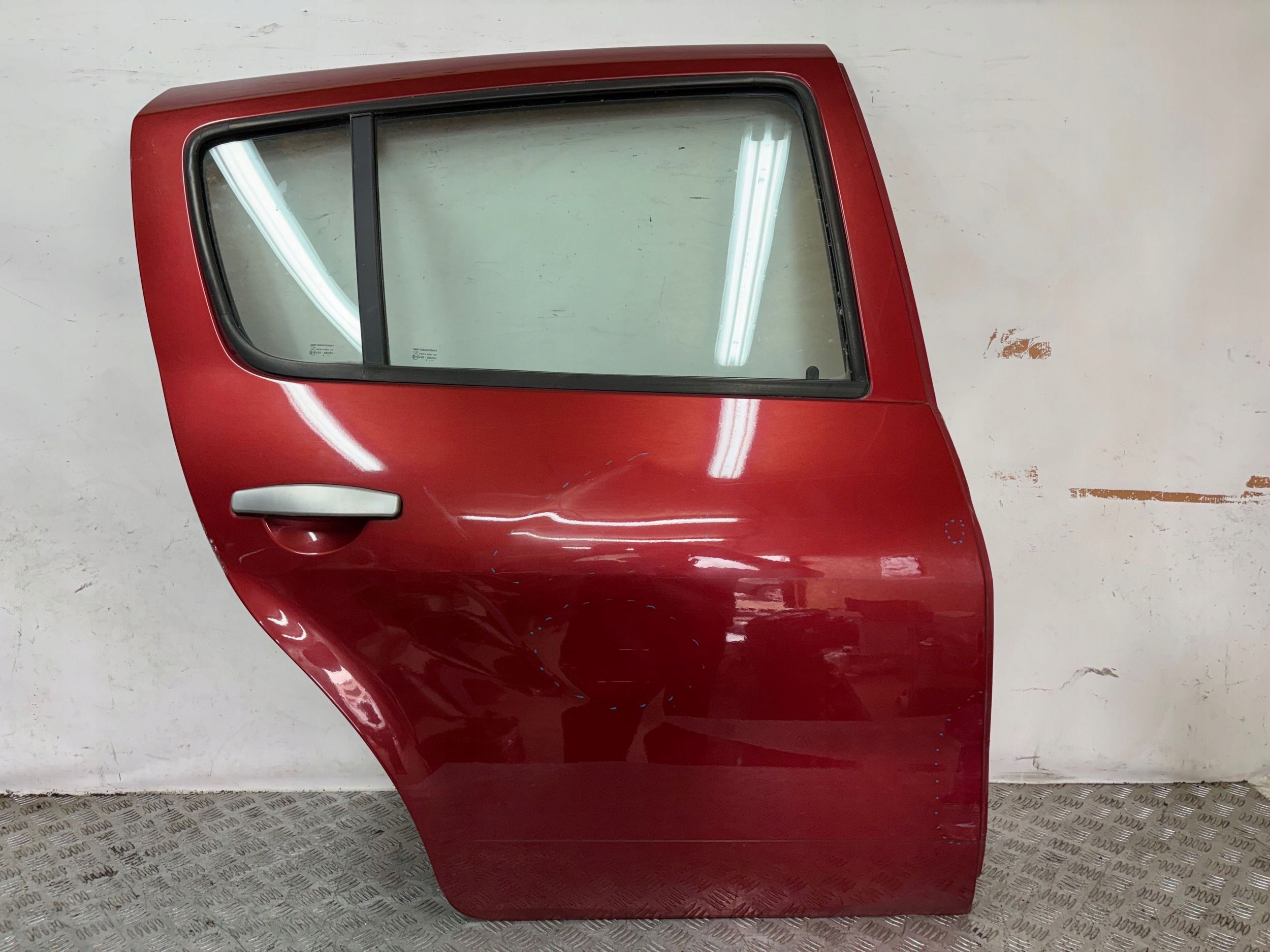 PRAVE ZADNE DVERE DACIA SANDERO I 08-