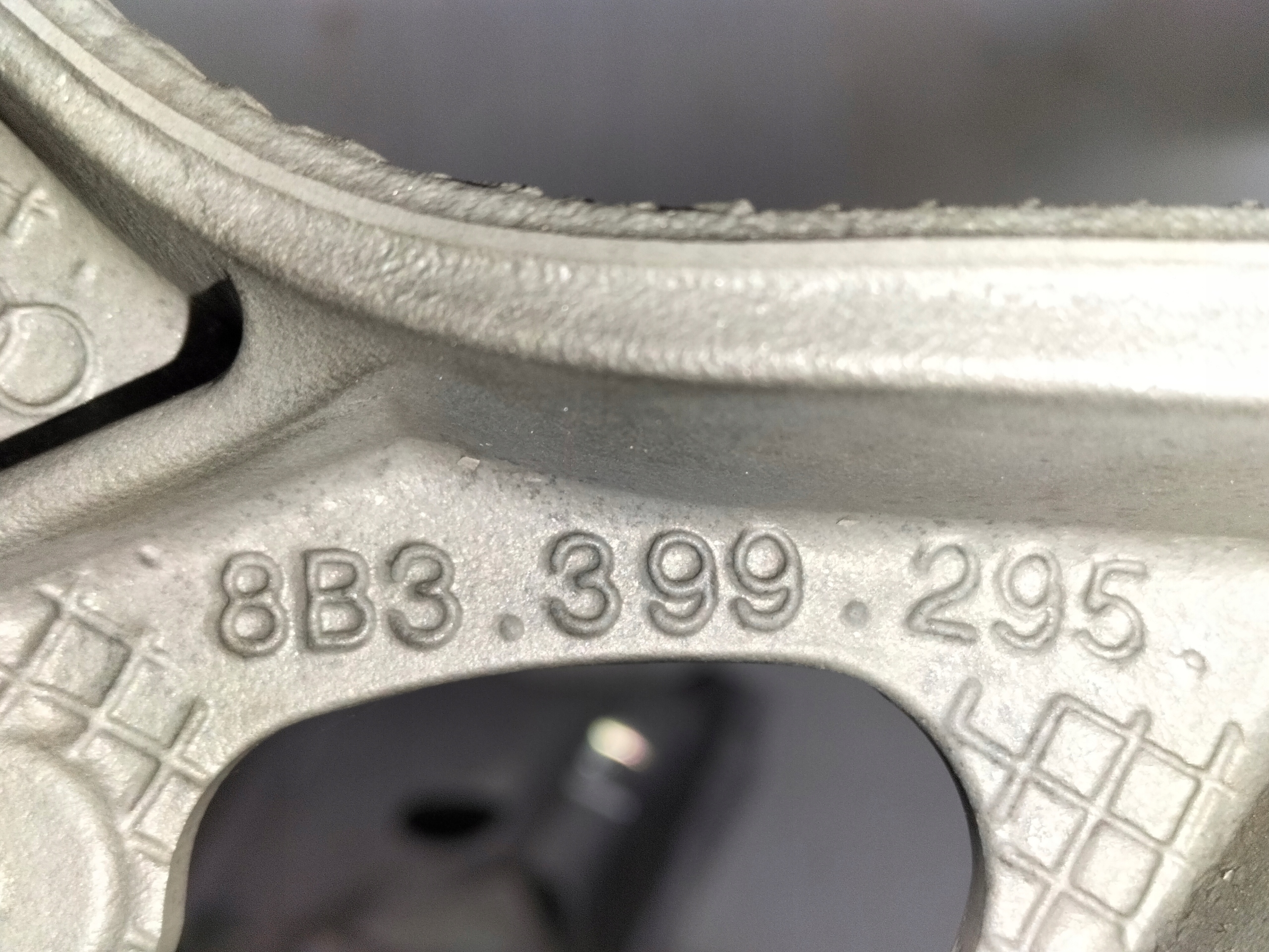PREDNÝ STABILIZÁTOR AUDI A7 VW KOMPLET S DRŽIAKMI