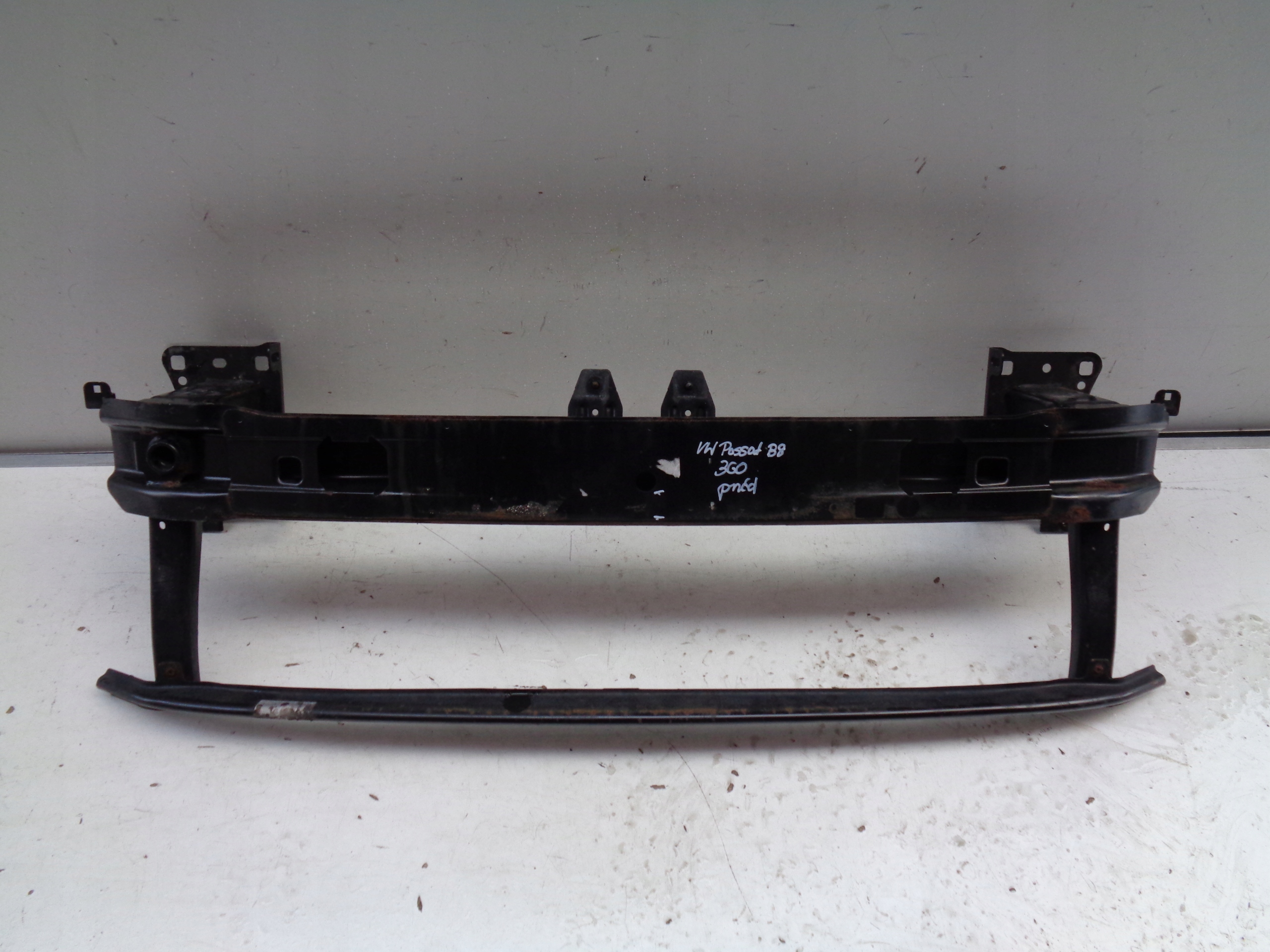 VYSTUHA PREDNEHO NARAZNIKA VW PASSAT B8 3G 3G0 18- LIFT