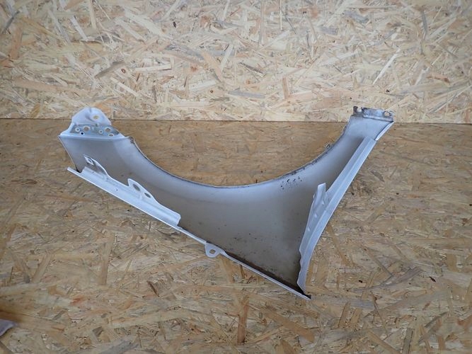 FORD FIESTA MK8 VIII 17- ĽAVÝ PREDNÝ BLATNÍK