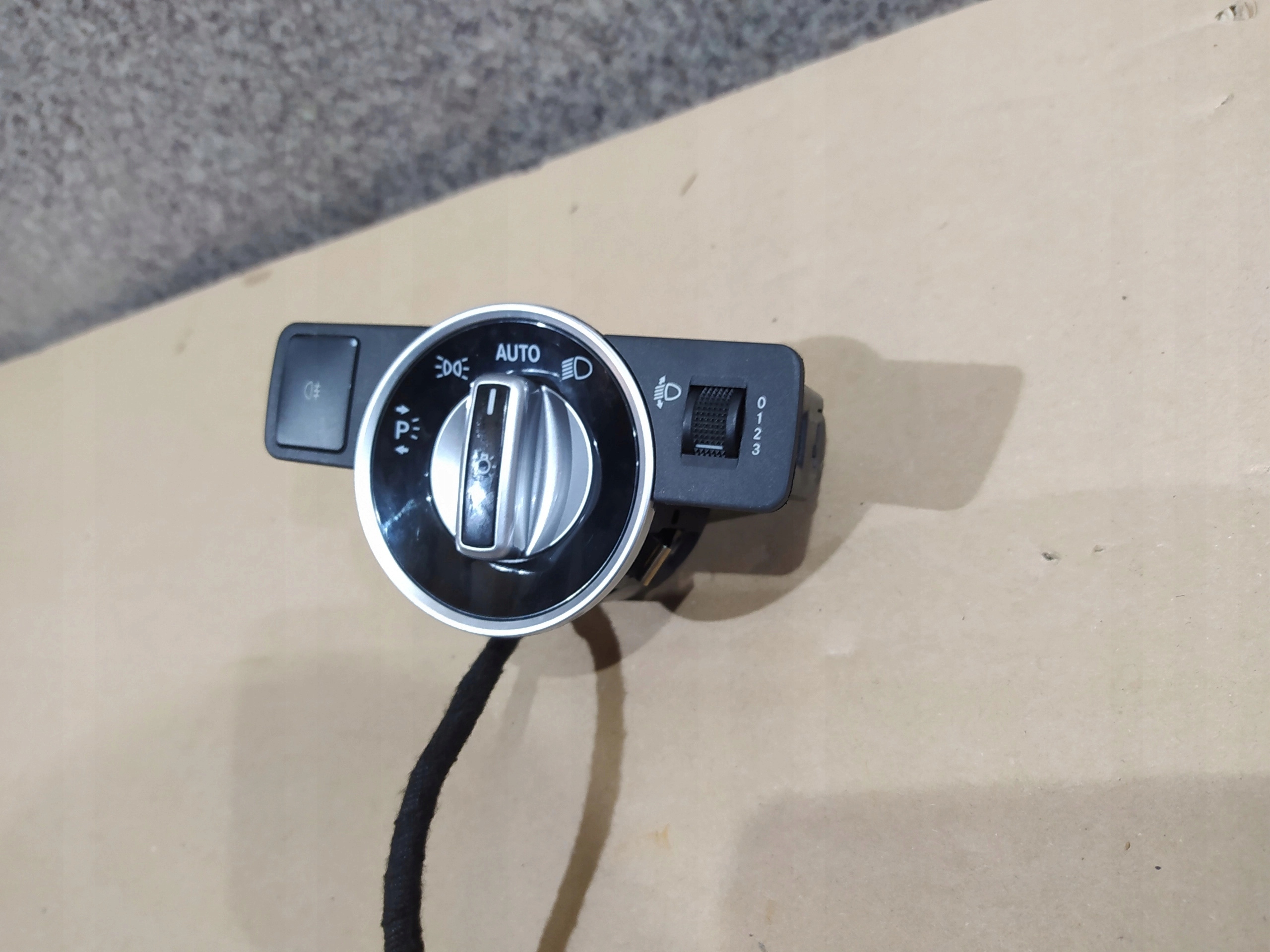 VYPÍNAČ SVETIEL MERCEDES W117 A2049053103
