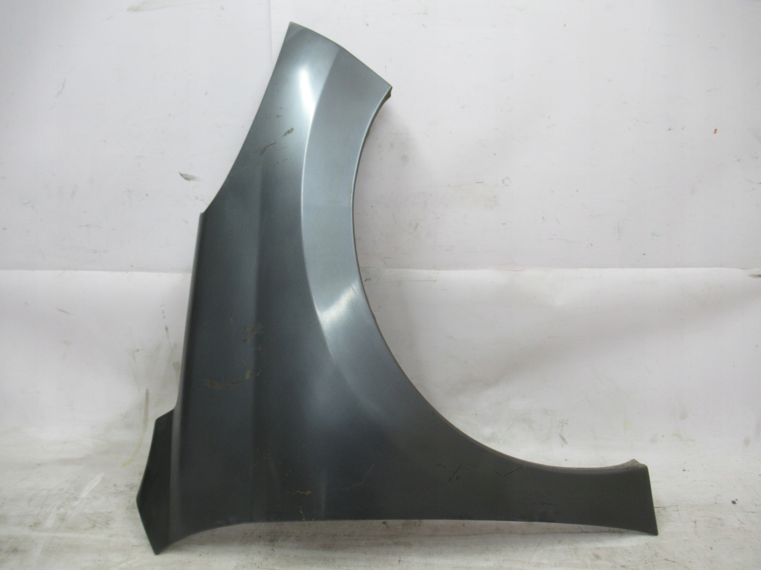 PRAVÝ PREDNÝ BLATNÍK PEUGEOT 207