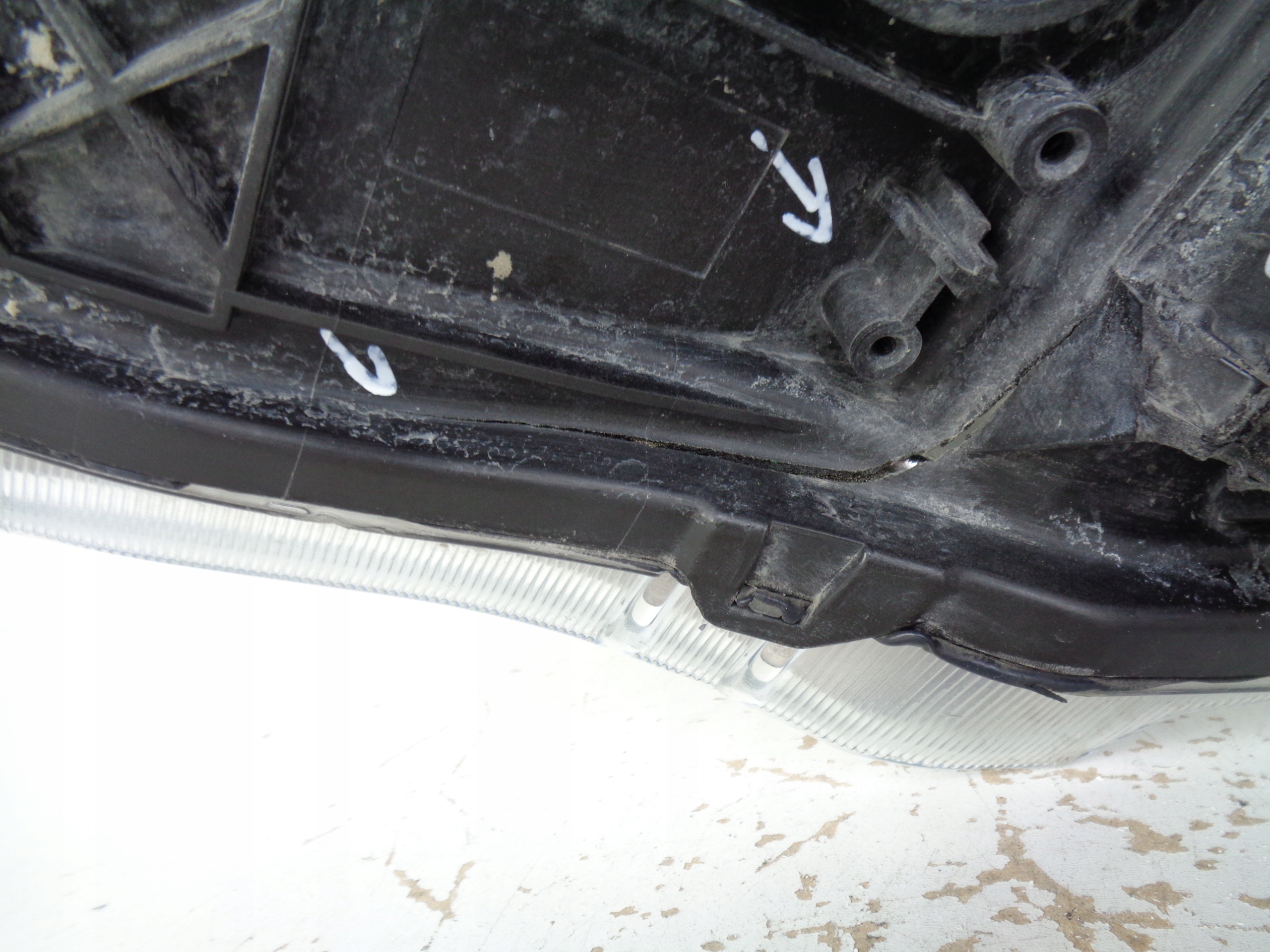 PRAVE PREDNE SVETLO MERCEDES ACTROS MP4 W961