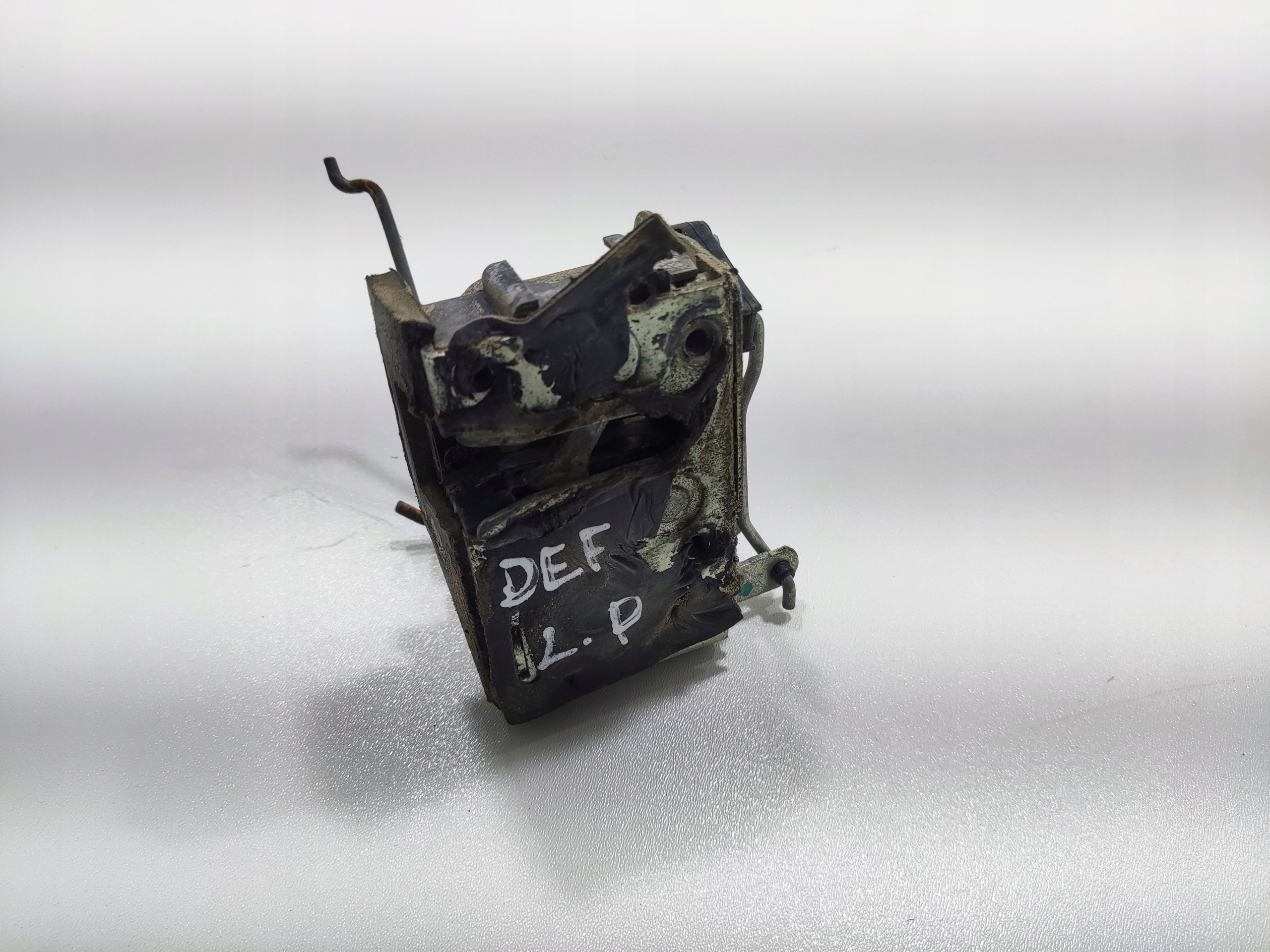 ZAMOK LAVYCH PREDNYCH DVERI LAND ROVER DEFENDER 1999-2014 EUROPA