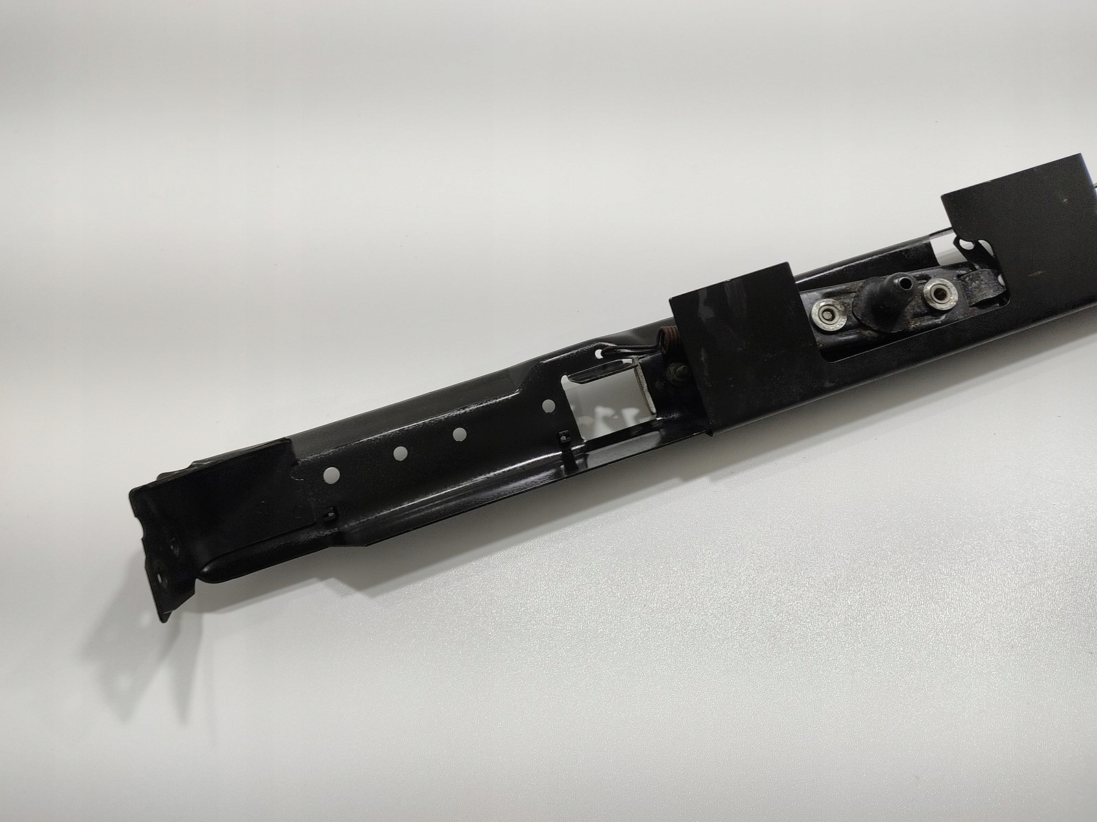 PREDNÉ ČELO VÝSTUHA LAND ROVER DEFENDER 2007-2014