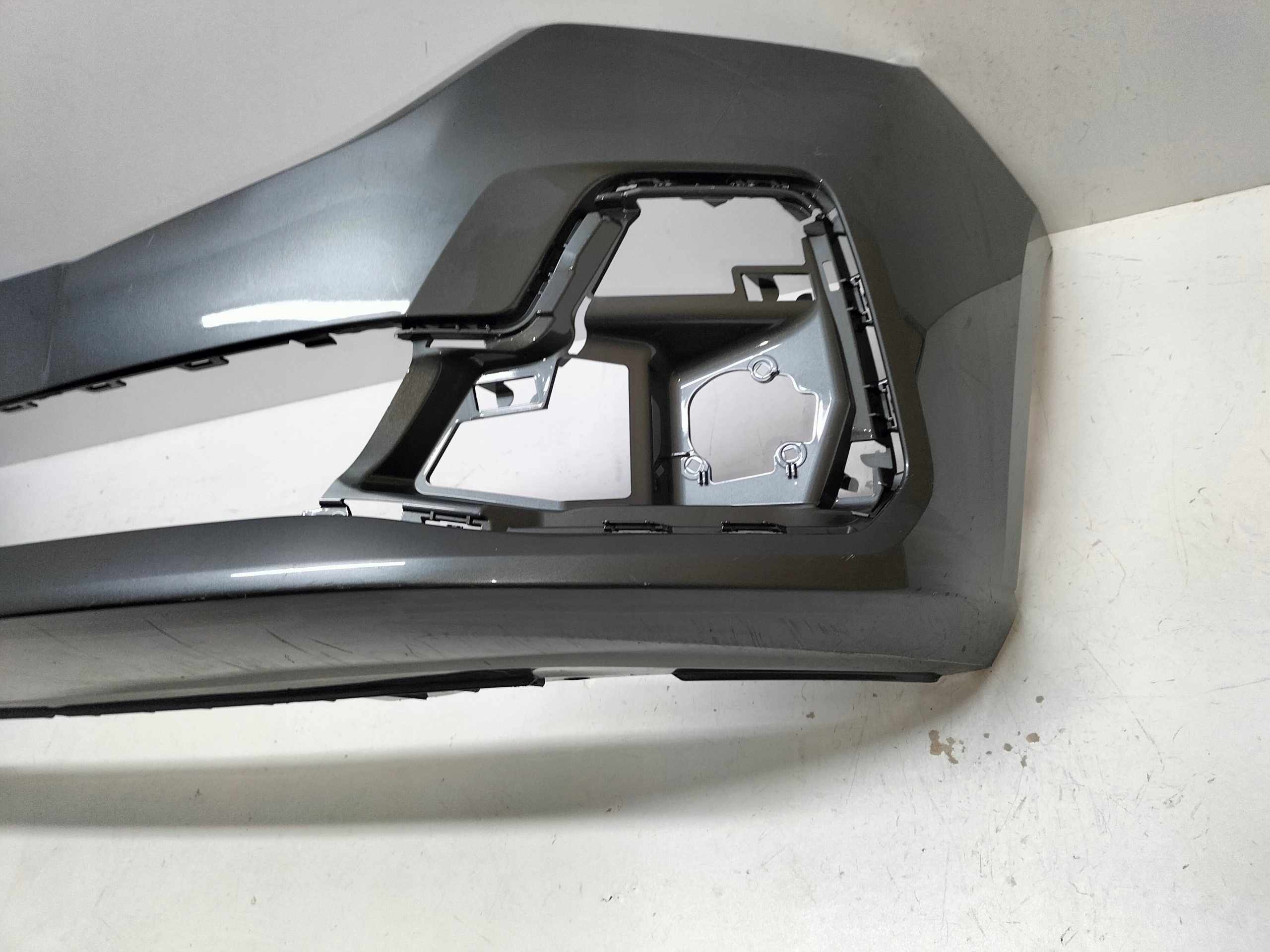 PREDNÝ NÁRAZNÍK FORD TRANSIT CONNECT III MK3 22-