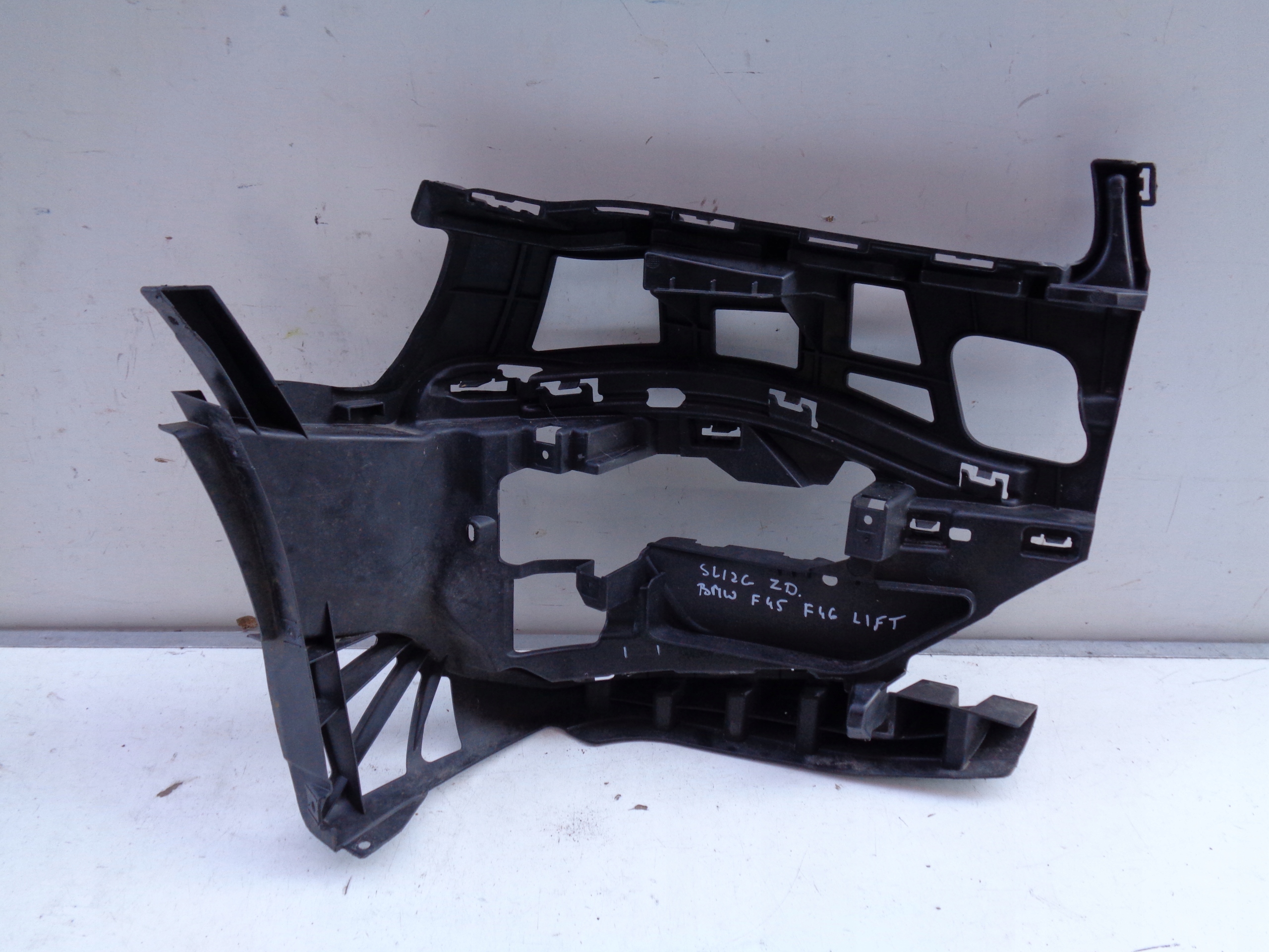 DRŽIAK ĽAVÉHO PREDNÉHO NÁRAZNÍKA BMW 2 F45 F46 18- LIFT