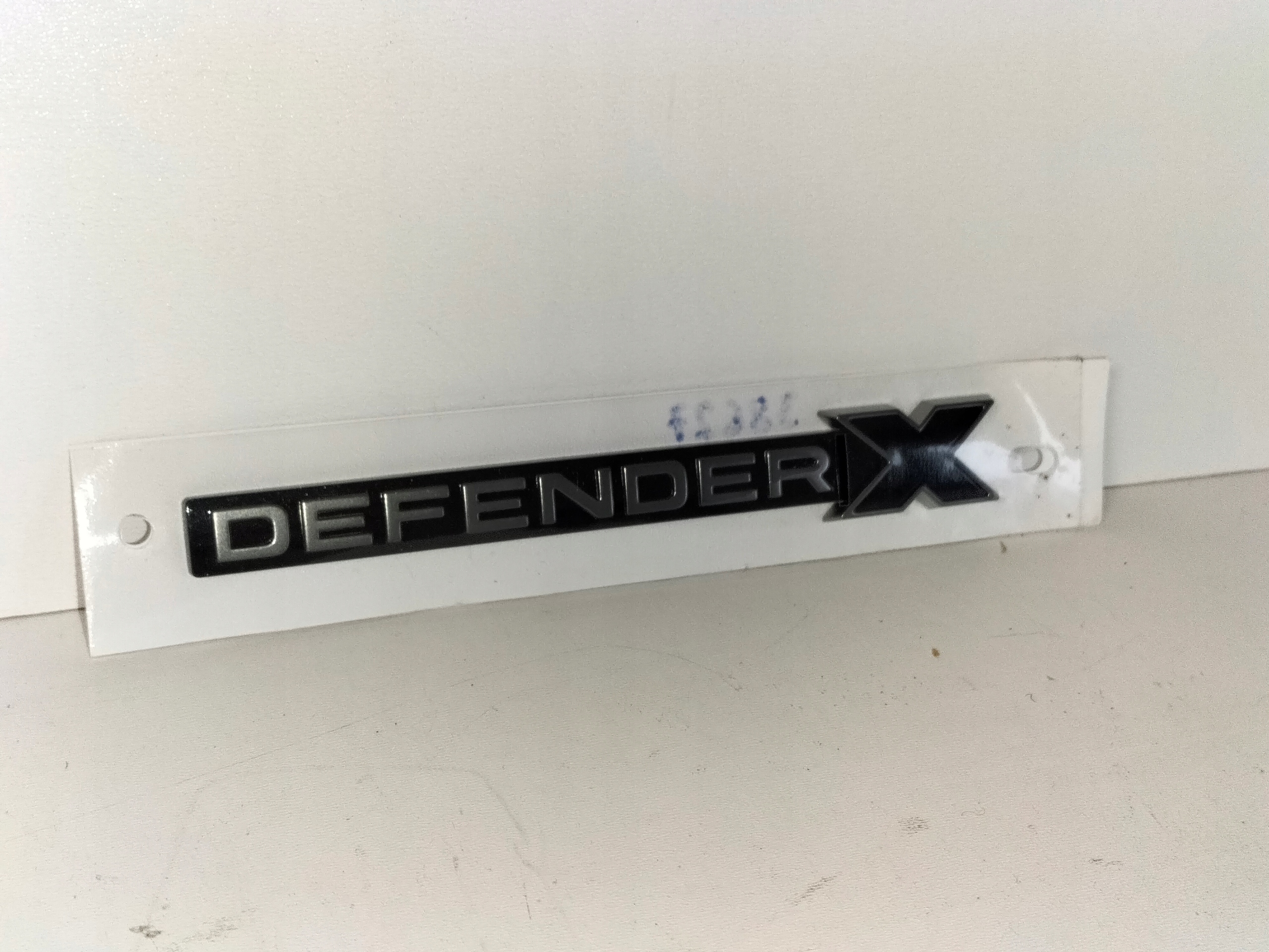 ZNAK EMBLEM LOGO ZADNEJ KAPOTY LAND ROVER DEFENDER X L663 19-