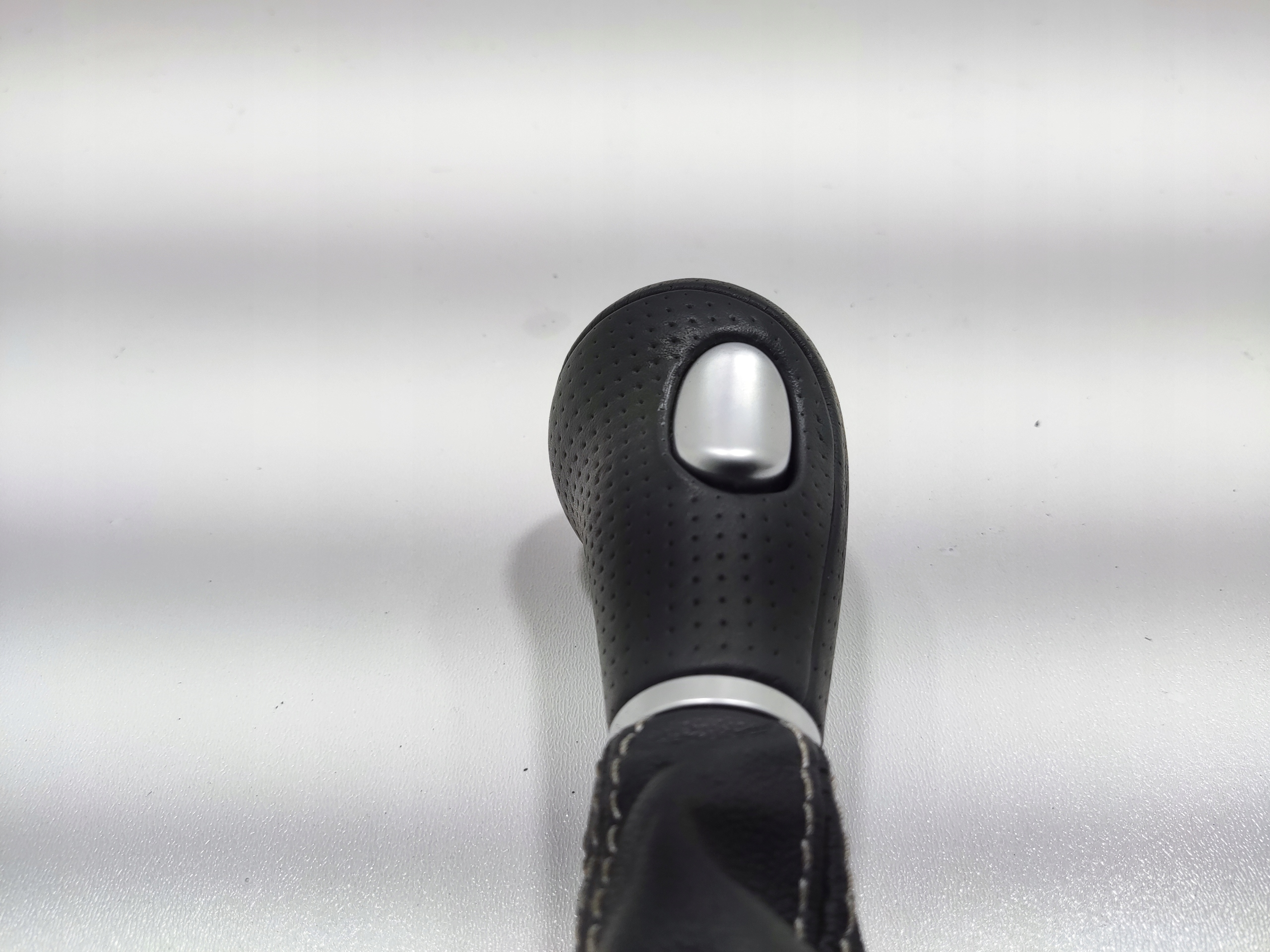 KULISA RADENIA RYCHLOSTI AUDI A5 I 8T 2007-2011 AUTOMAT 8K1713139E