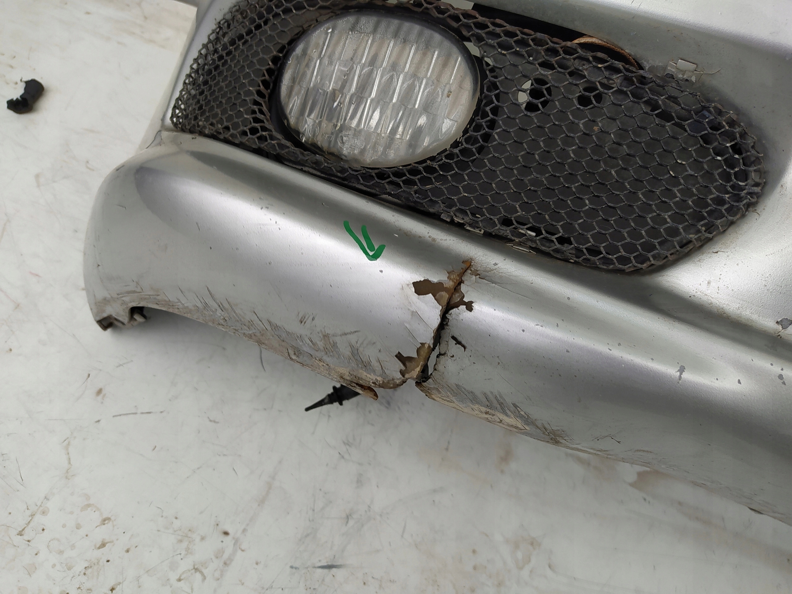 PREDNÝ NÁRAZNÍK MERCEDES w203 sportcoupe amg