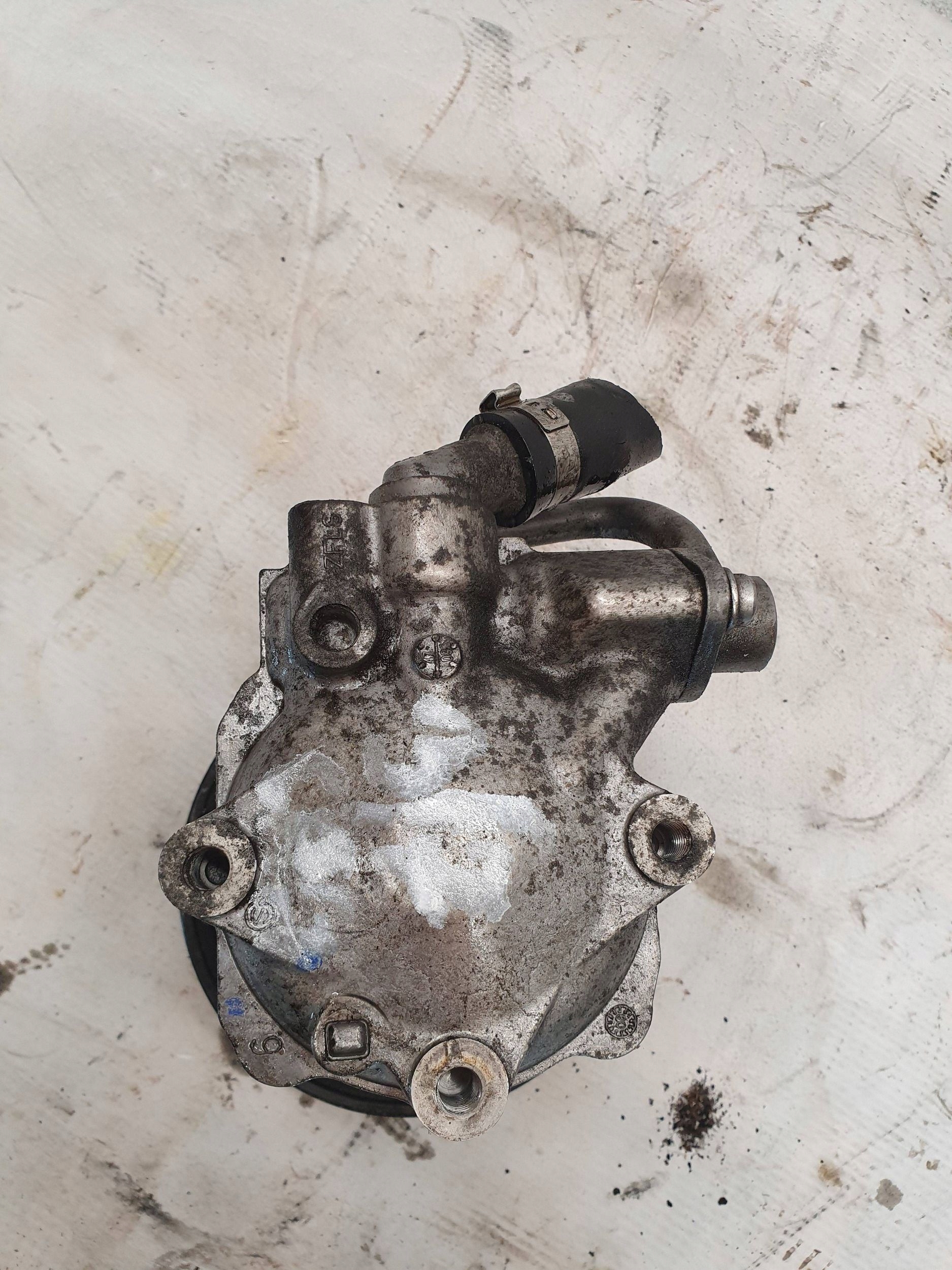 Audi A4 B8 8K 2.0 TDI 8K0145154G SERVOČERPADLO