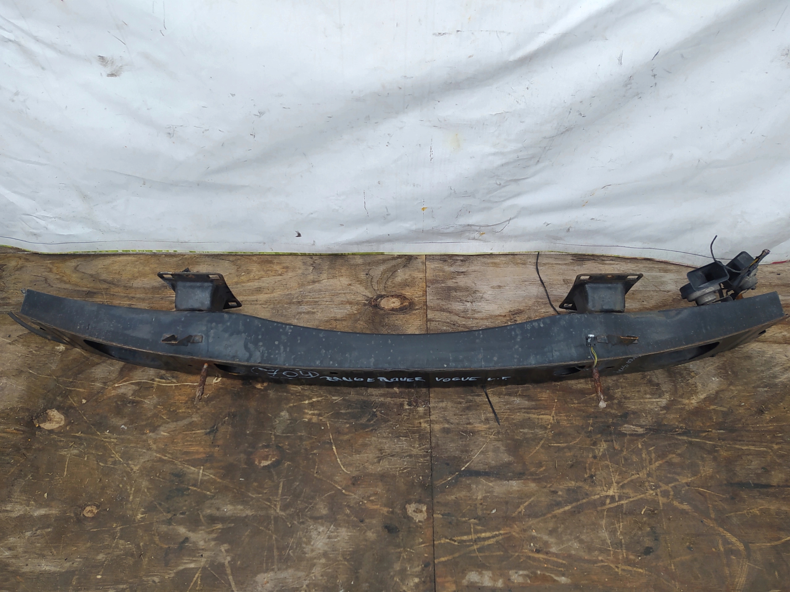 RANGE ROVER VOGUE L322 VÝSTUHA PREDNÉHO NÁRAZNÍKA