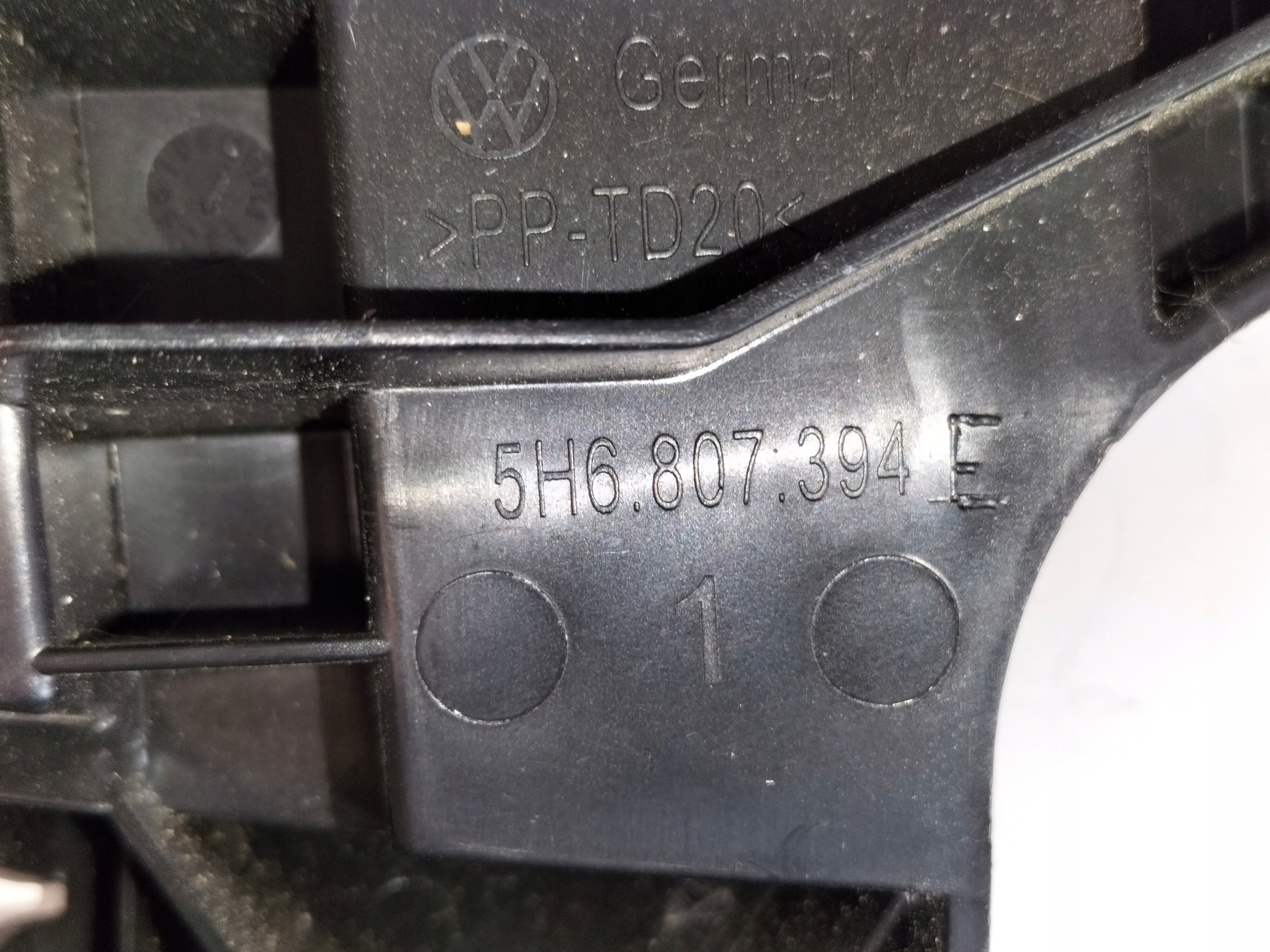 PRAVA LISTA ZADNEHO NARAZNIKA VW GOLF 8 VIII 20- HB