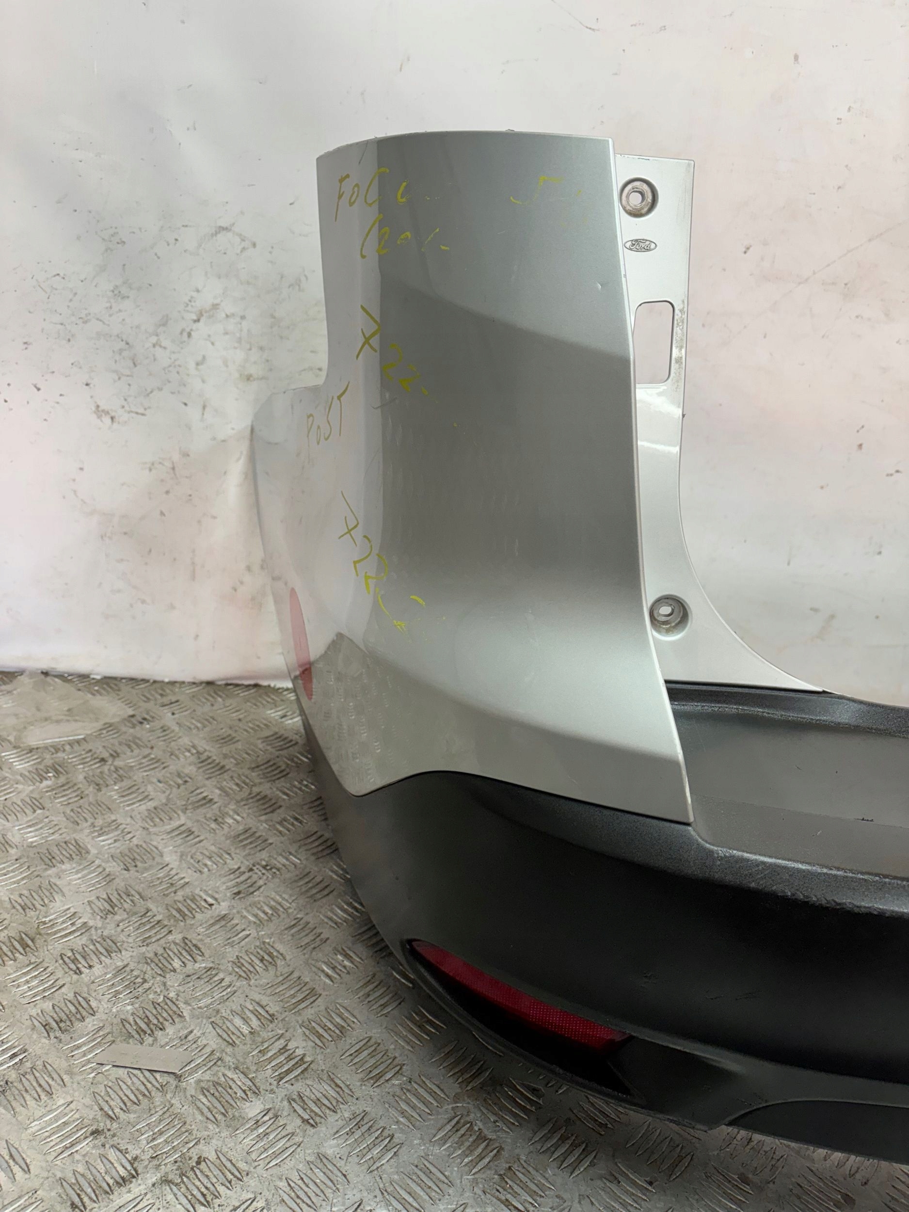 ZADNÝ NÁRAZNÍK FORD FOCUS 3 III MK3 KOMBI 10-
