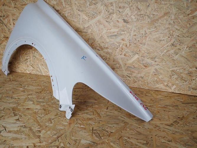 VOLVO C30 PRAVY PREDNY BLATNIK