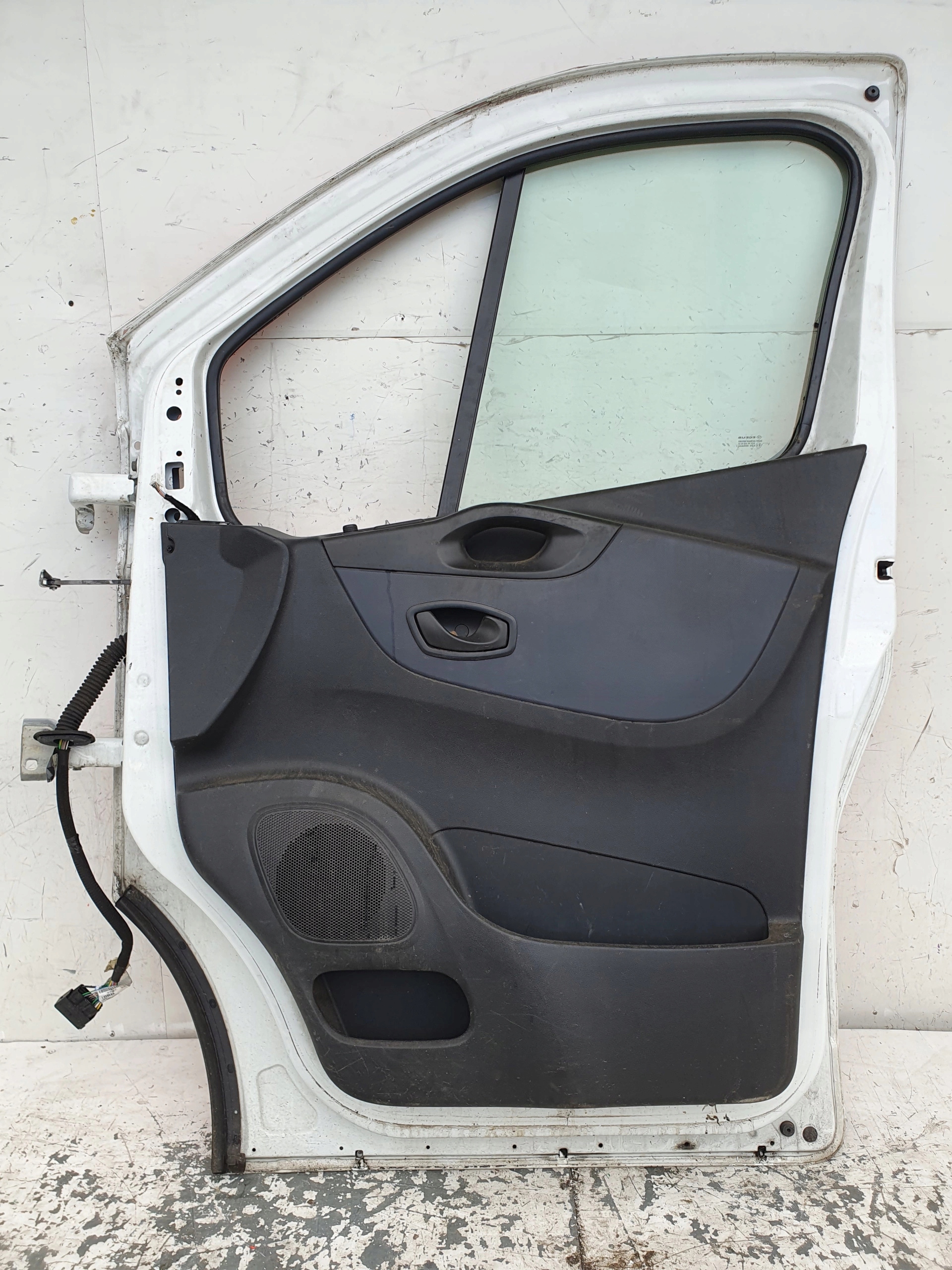 RENAULT TRAFIC III OPEL VIVARO 3 PRAVE PREDNE DVERE