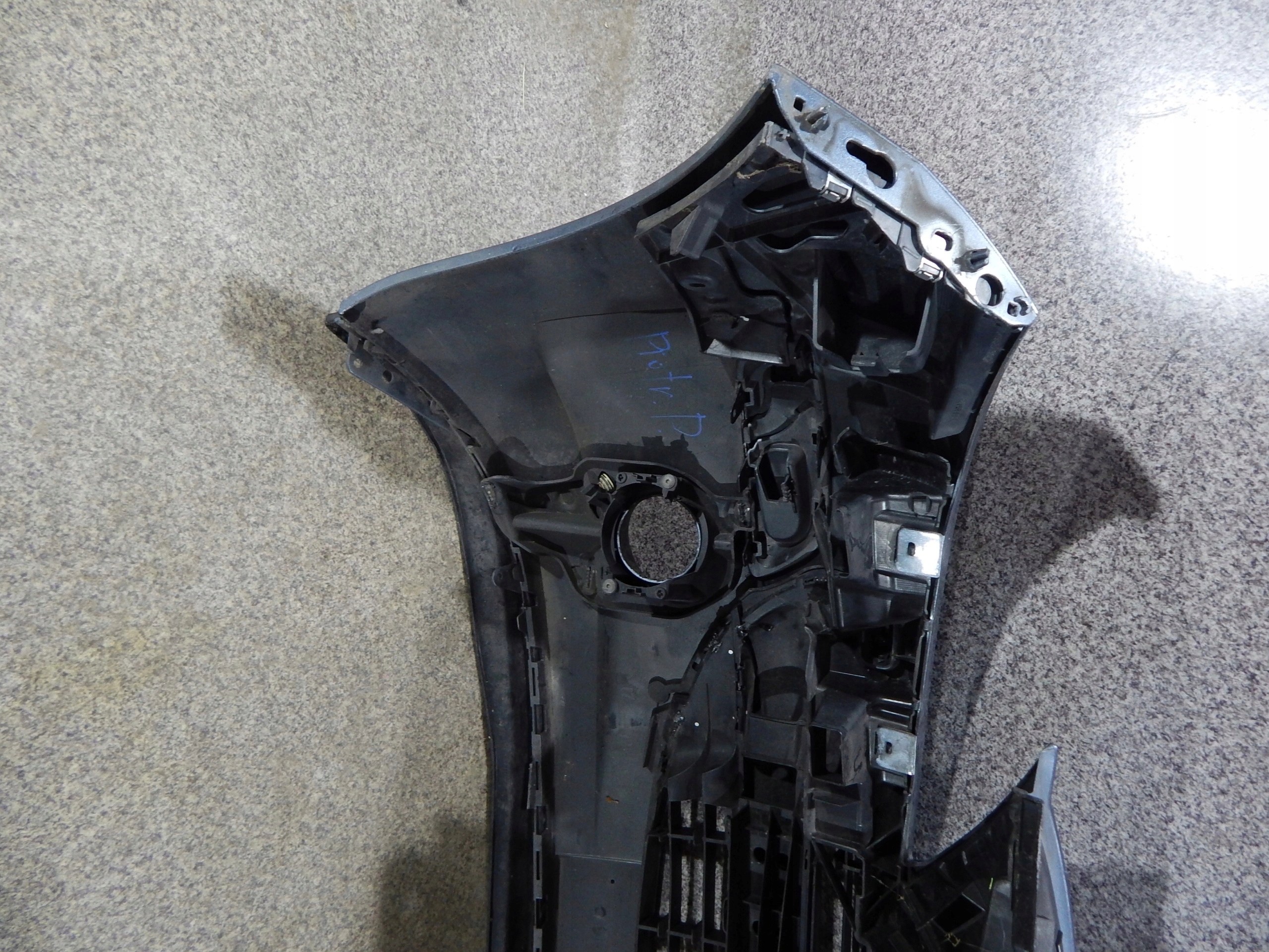 peugeot 207 PREDNÝ NÁRAZNÍK