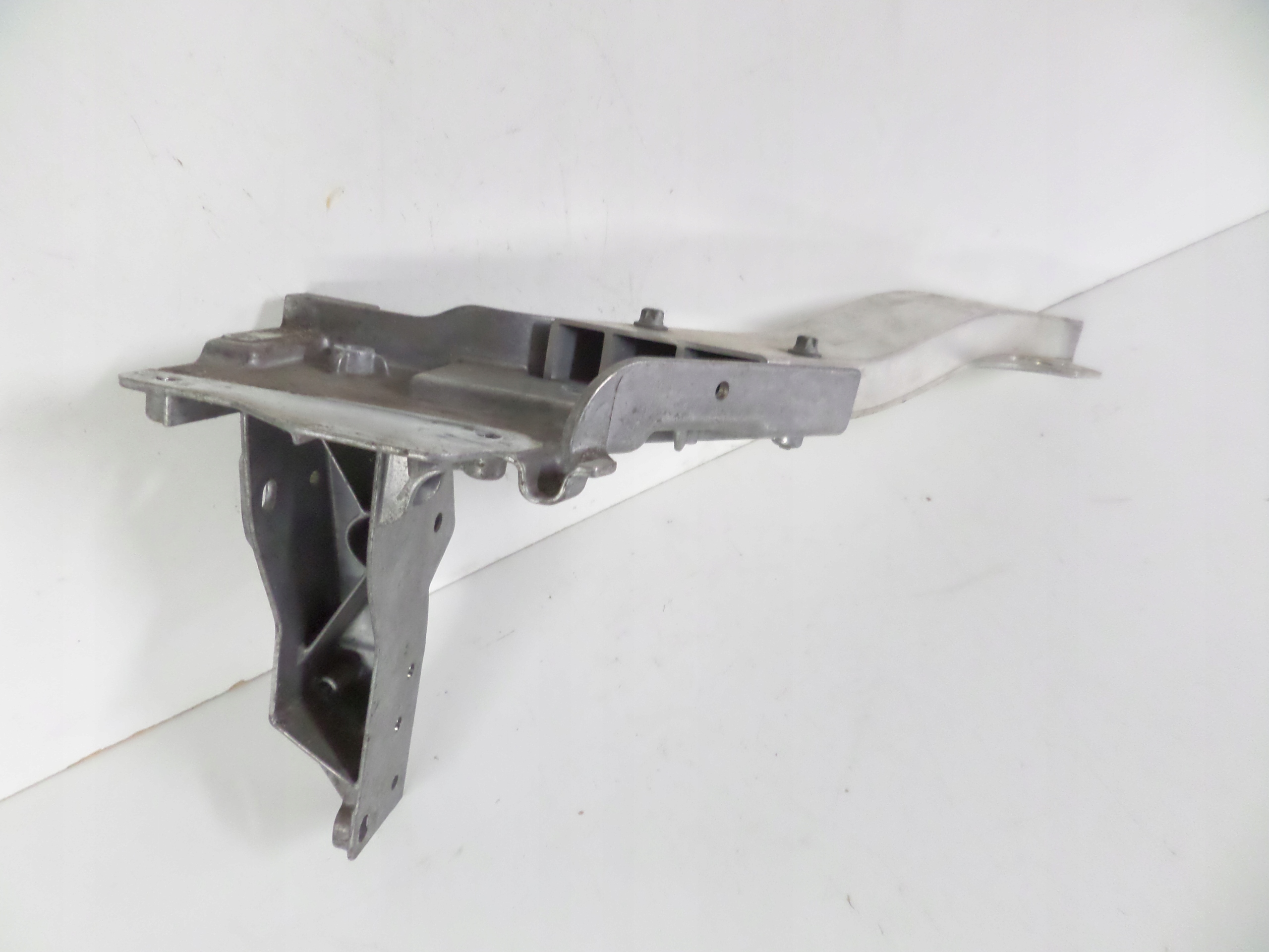LAVY PREDNY OKULIAR CELO MERCEDES E KLASA W213 16-