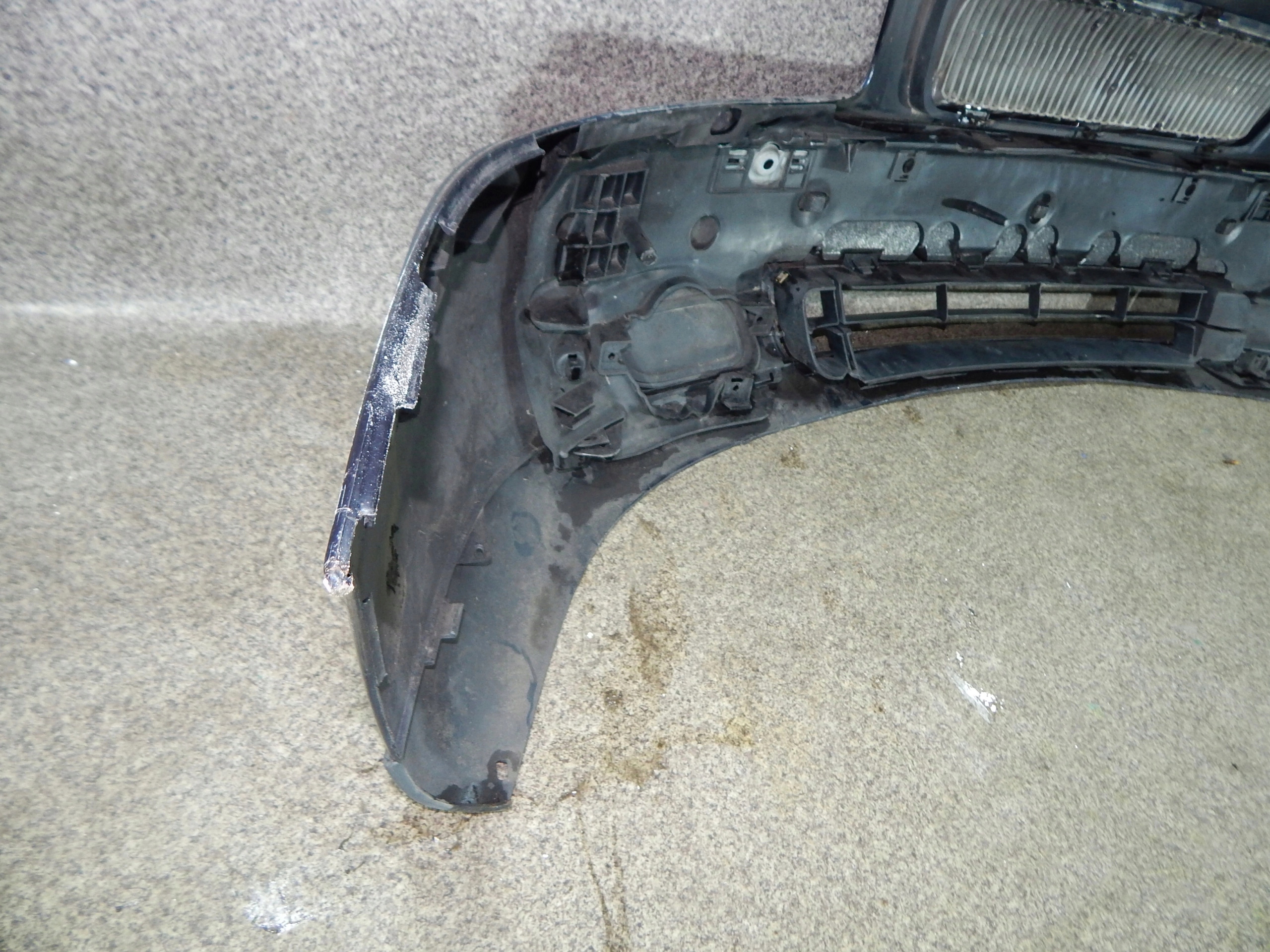 VOLVO V70 PREDNÝ NÁRAZNÍK