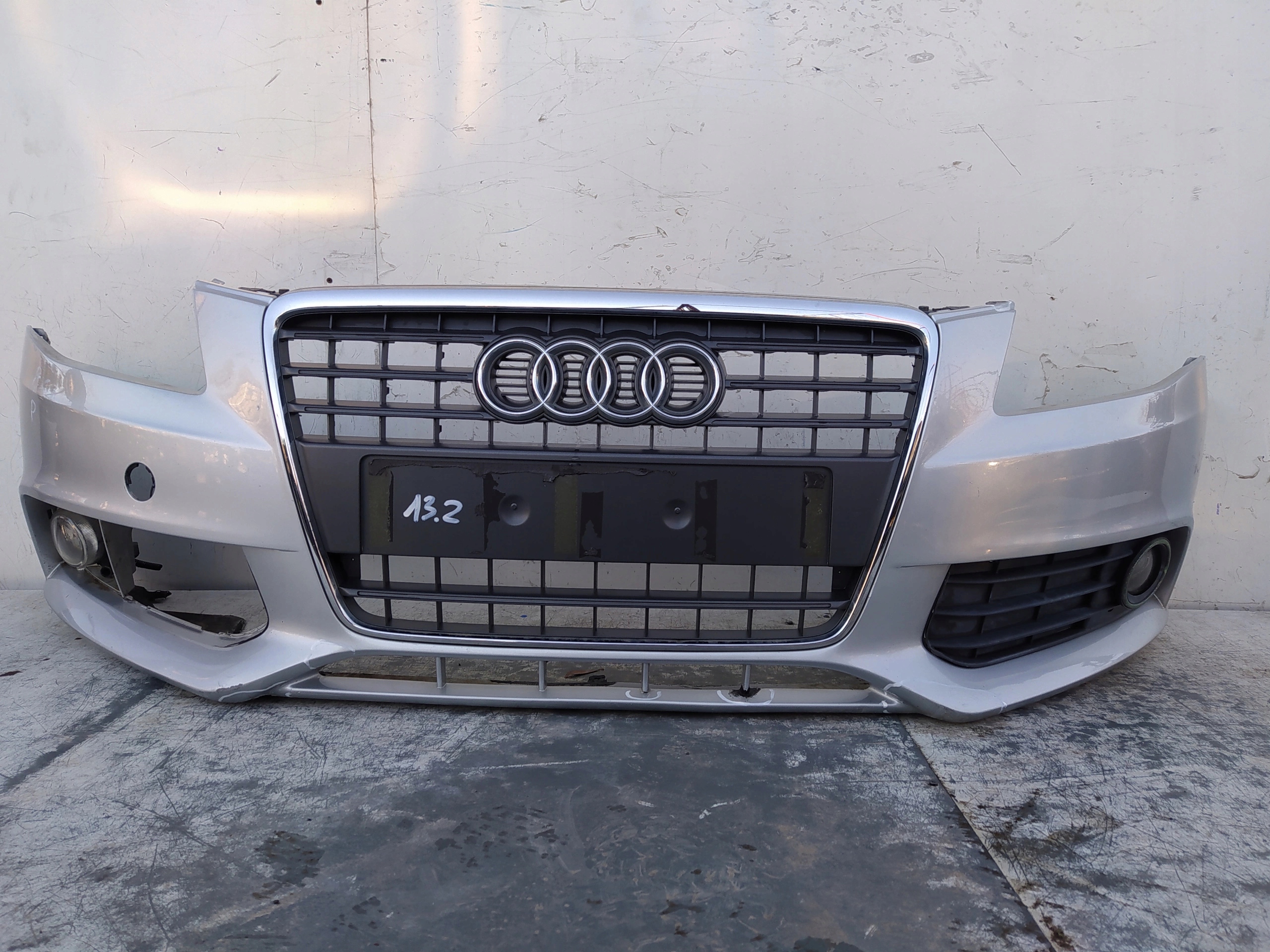 AUDI A4 B8 PREDNÝ NÁRAZNÍK 8K0807437