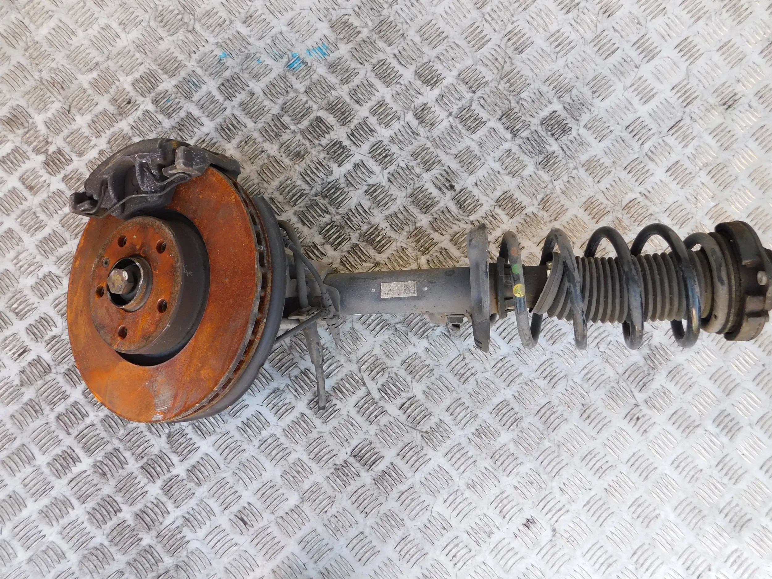 ĽAVÝ OTOČ MCPHERSON VW PASSAT B7 2.0 TDI