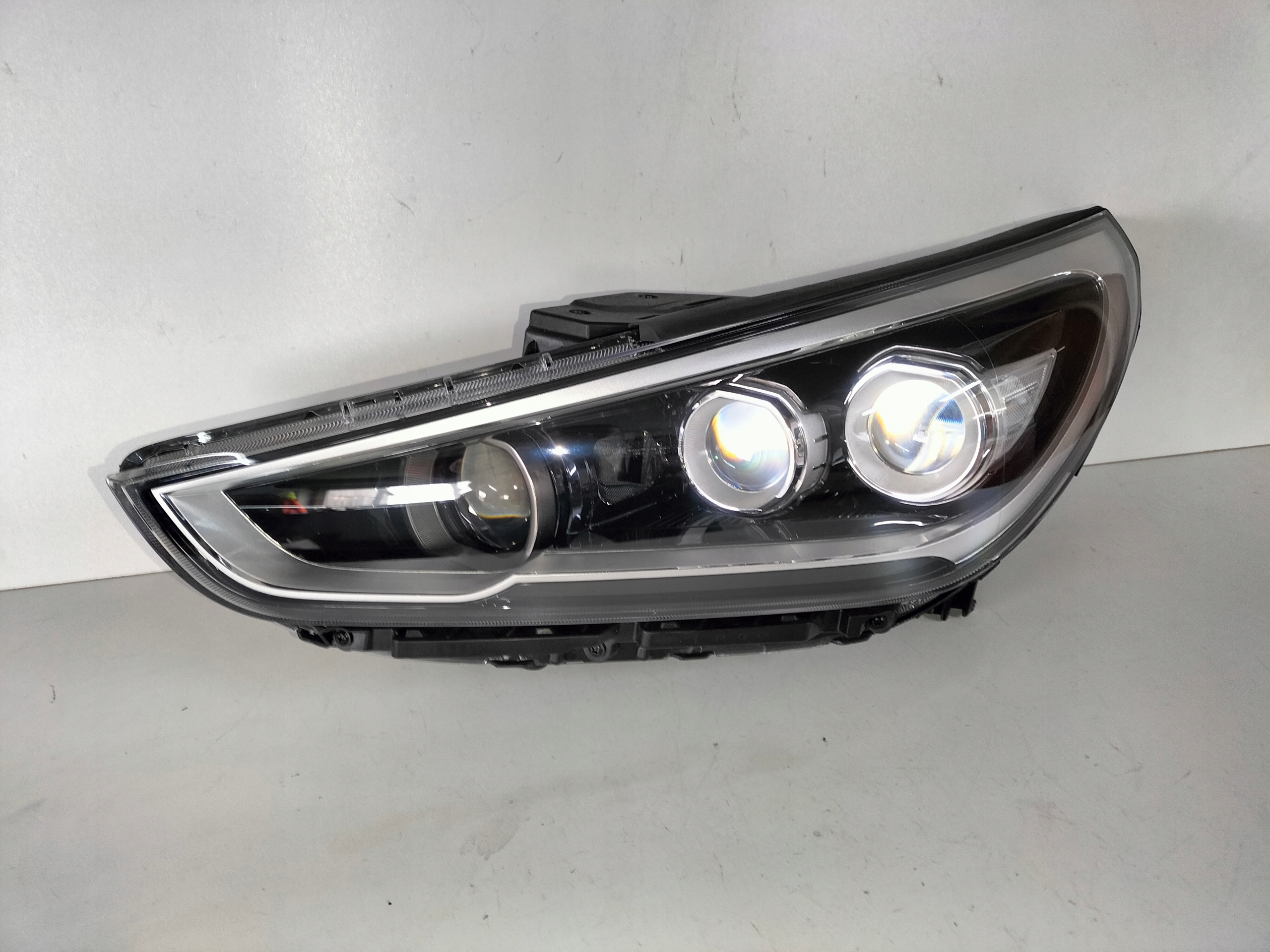 LAVE PREDNE SVETLO HYUNDAI I30 III 17- FULL LED