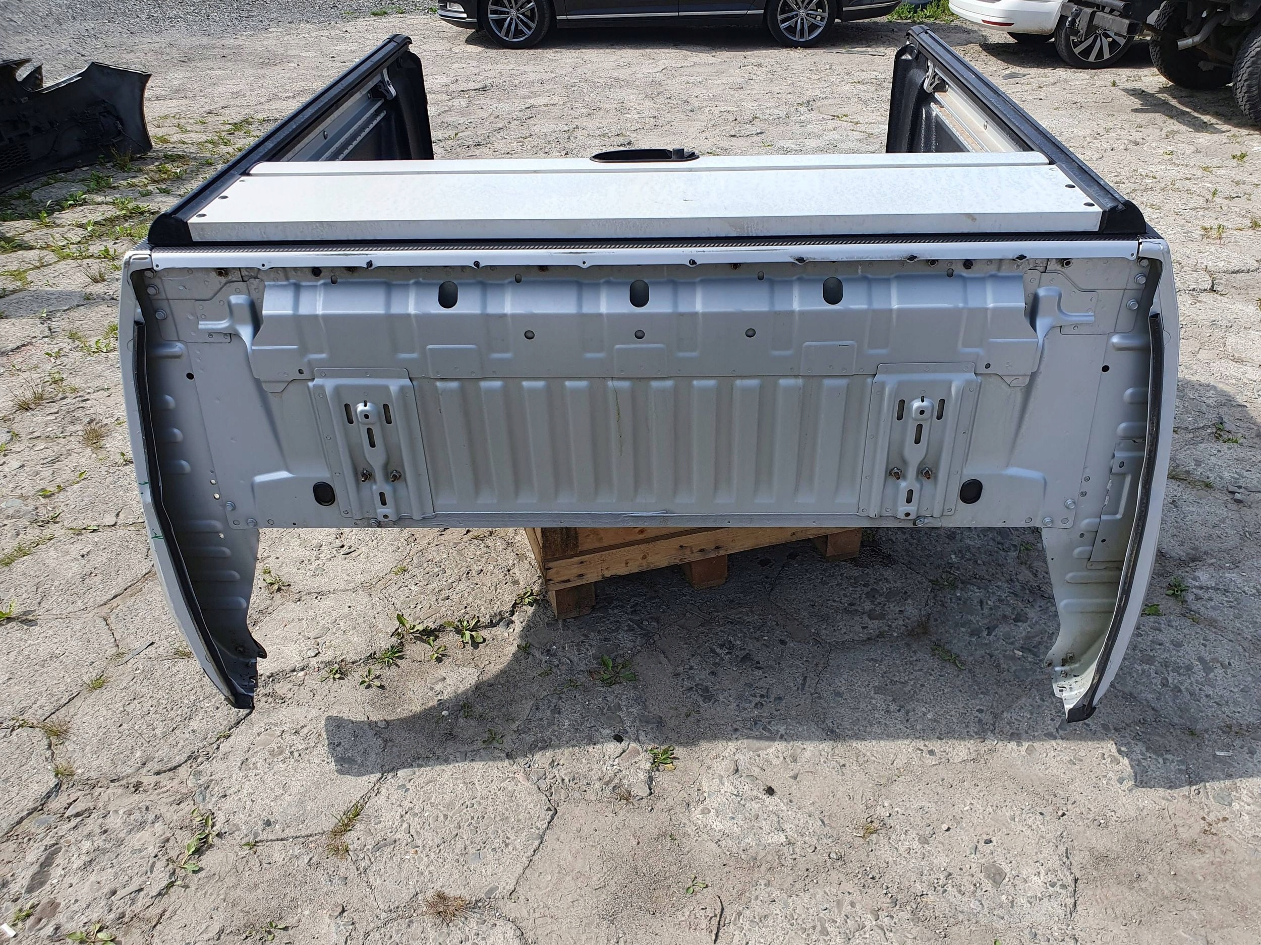 Nissan Navara D23 ŠTVRŤKA KAROSÉRIA ZAD ROLETA