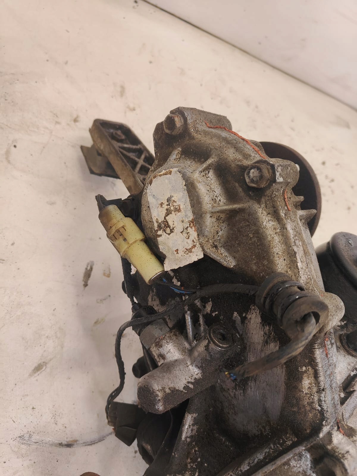 Suzuki jimmy 1.3 BENZIN 2001 PRIDAVNA PREVODOVKA NA PAKU