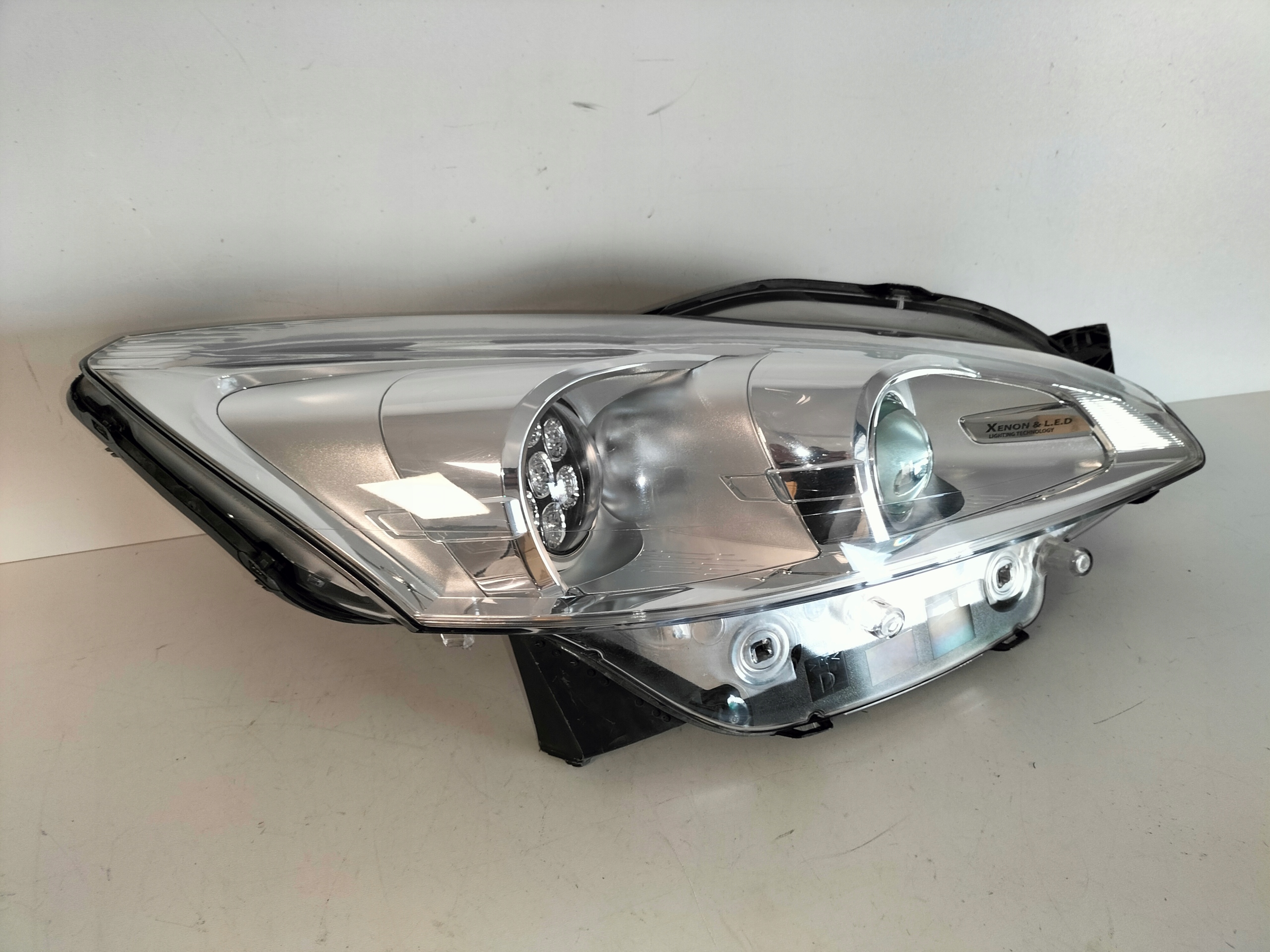 PRAVE PREDNE SVETLO PEUGEOT 508 I 10-14 XENON