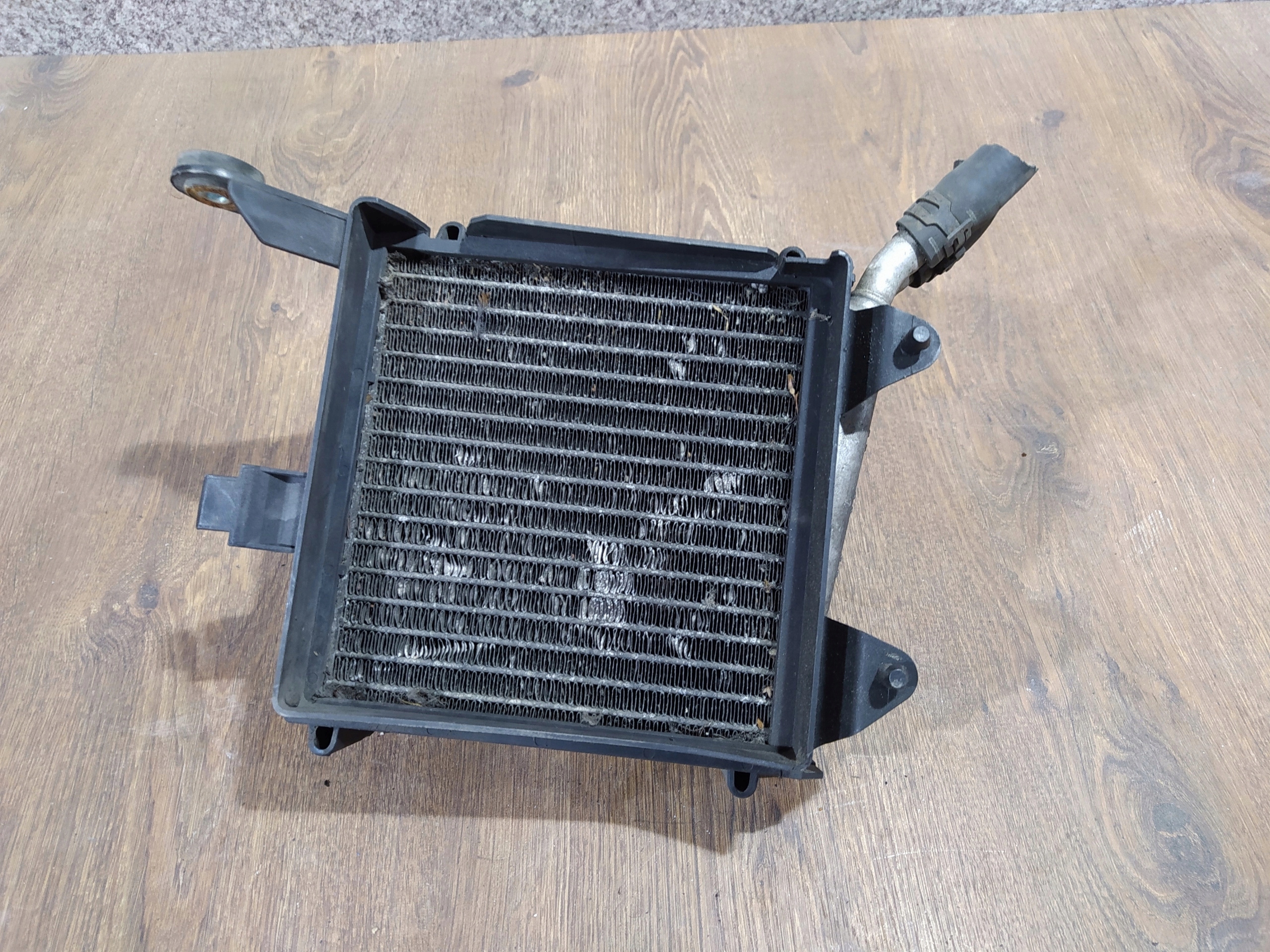 AUDI TT 8N 3.2 CHLADIC VODY 8n0121261