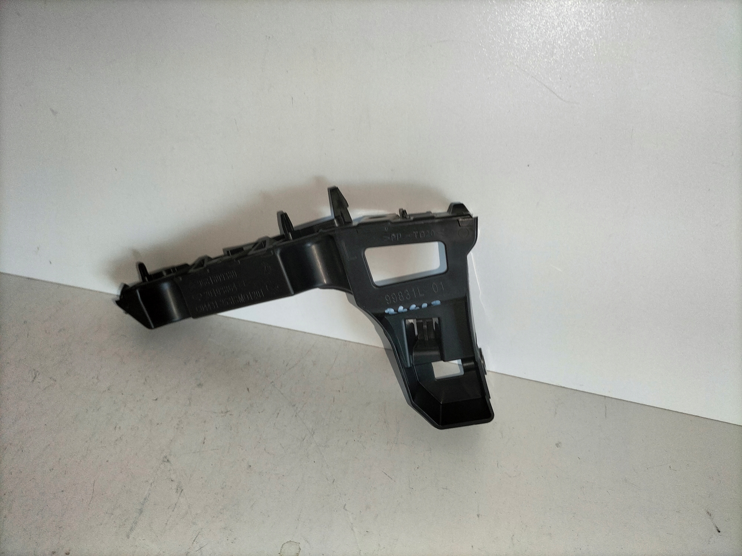 DRZIAK PREDNEHO NARAZNIKA LAVY CITROEN C3 PICASSO 08-