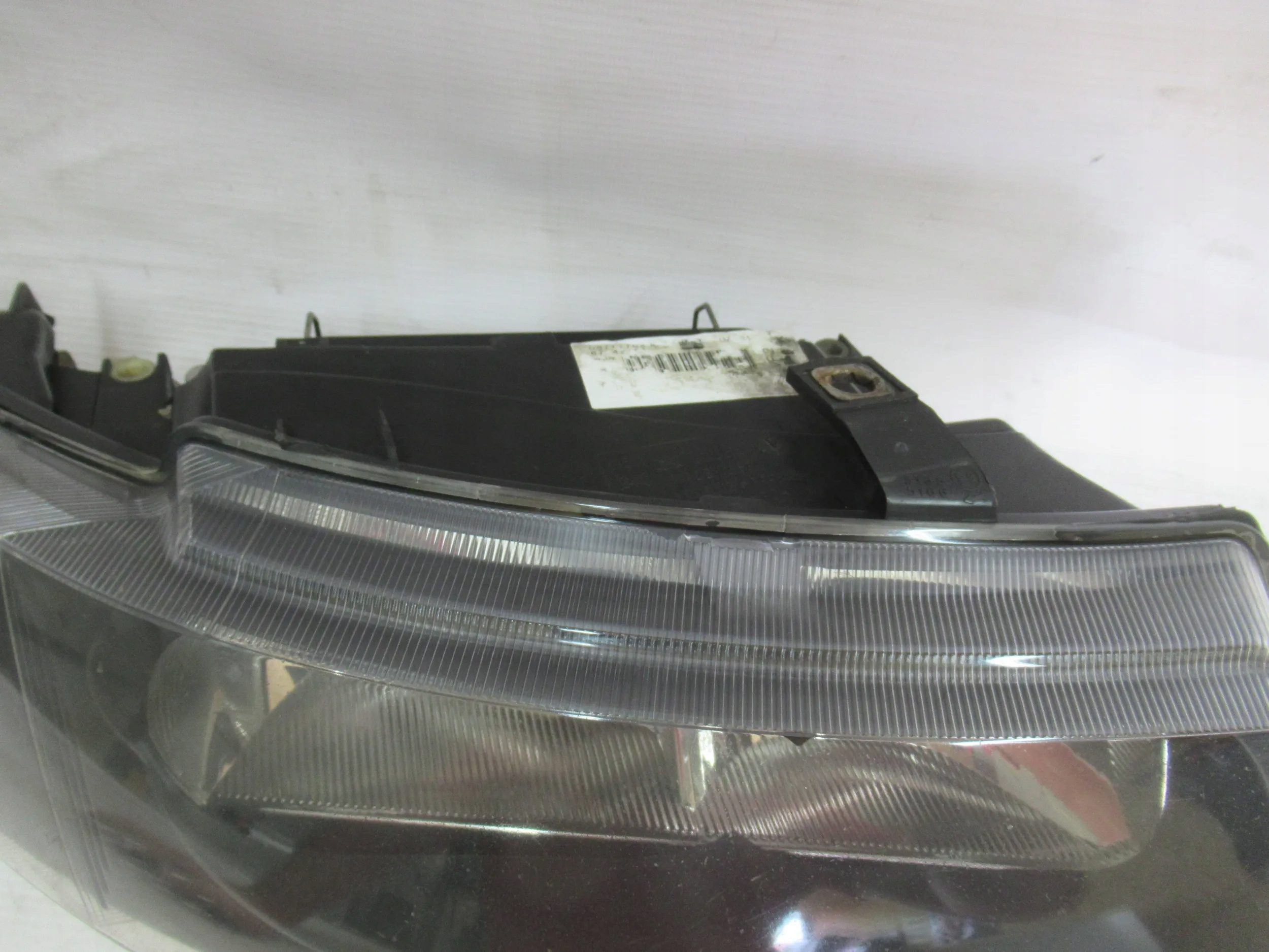 PRAVE PREDNE SVETLO SEAT LEON I