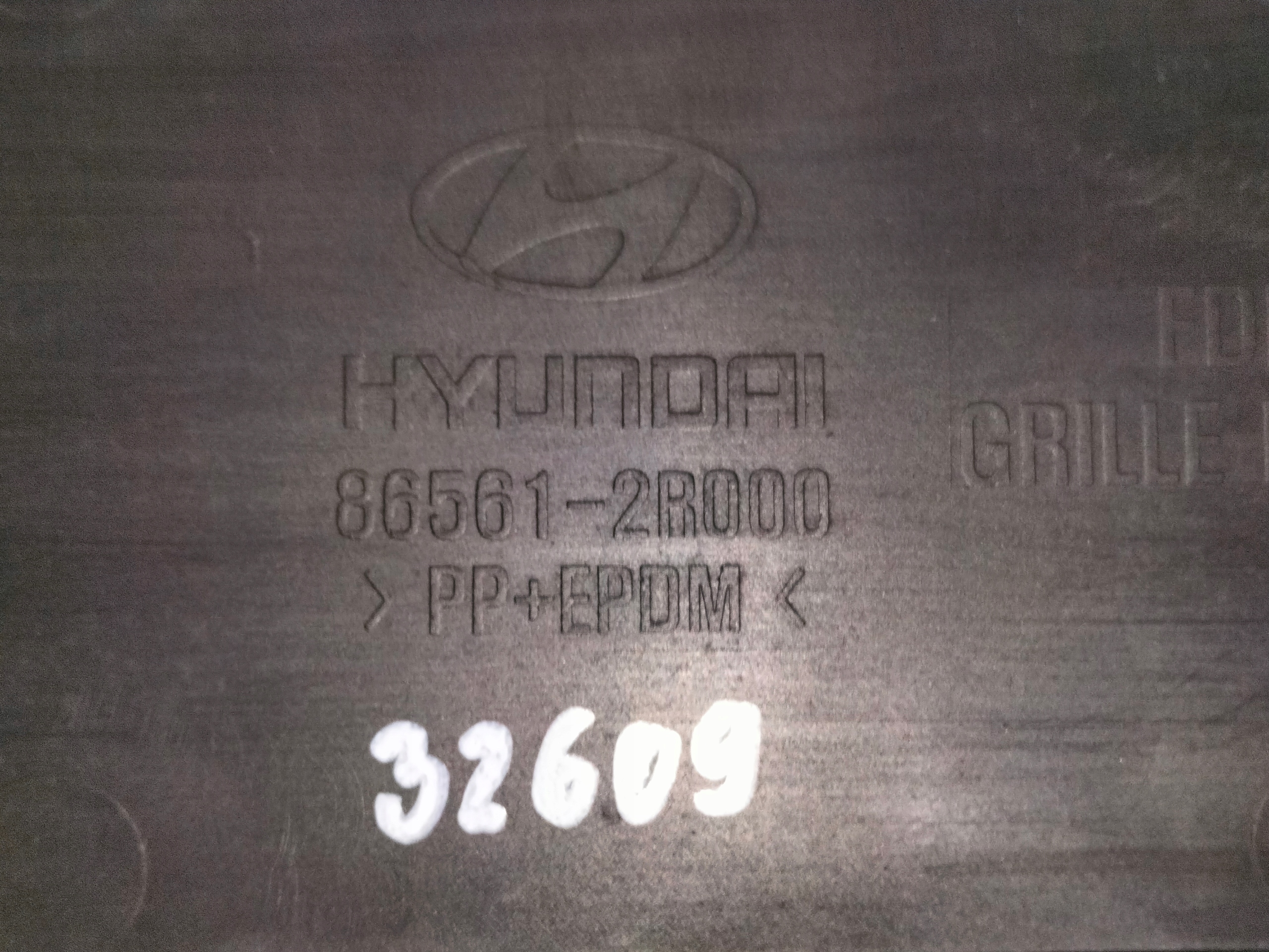 STREDOVÁ LIŠTA MRIEŽKA NÁRAZNÍKA HYUNDAI I30 I 07-10