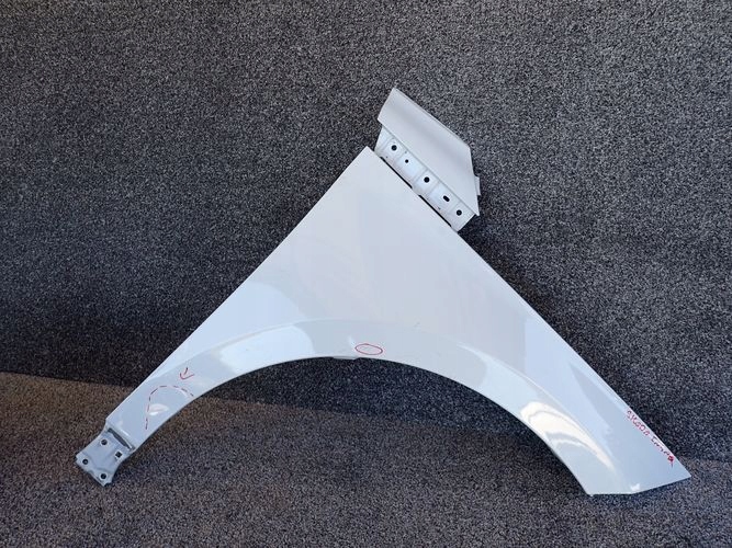 SKODA ENYAQ PRAVY PREDNY BLATNIK