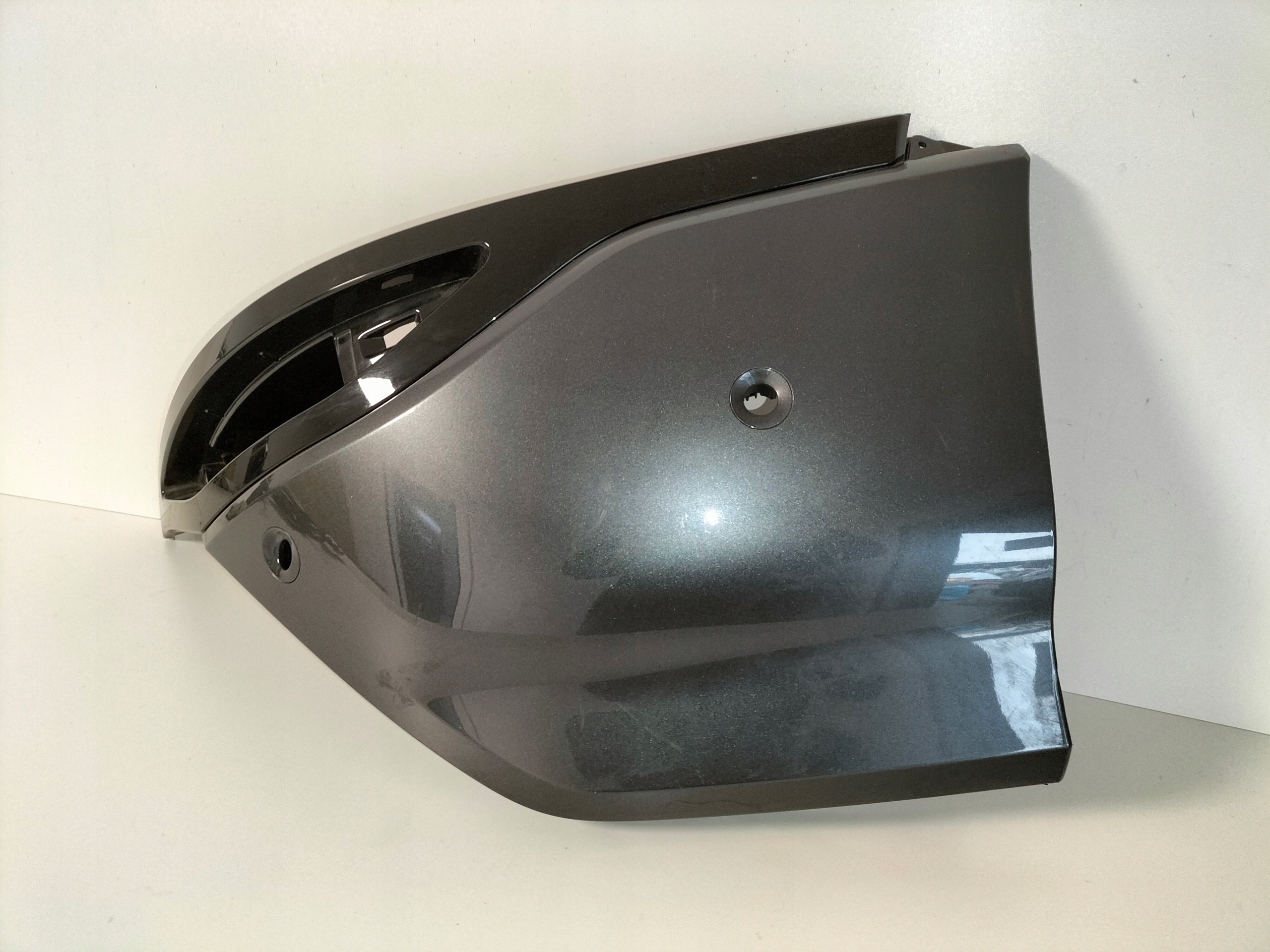 PRAVY ROH ZADNEHO NARAZNIKA AUDI Q6 85H E-TRON 24- RS