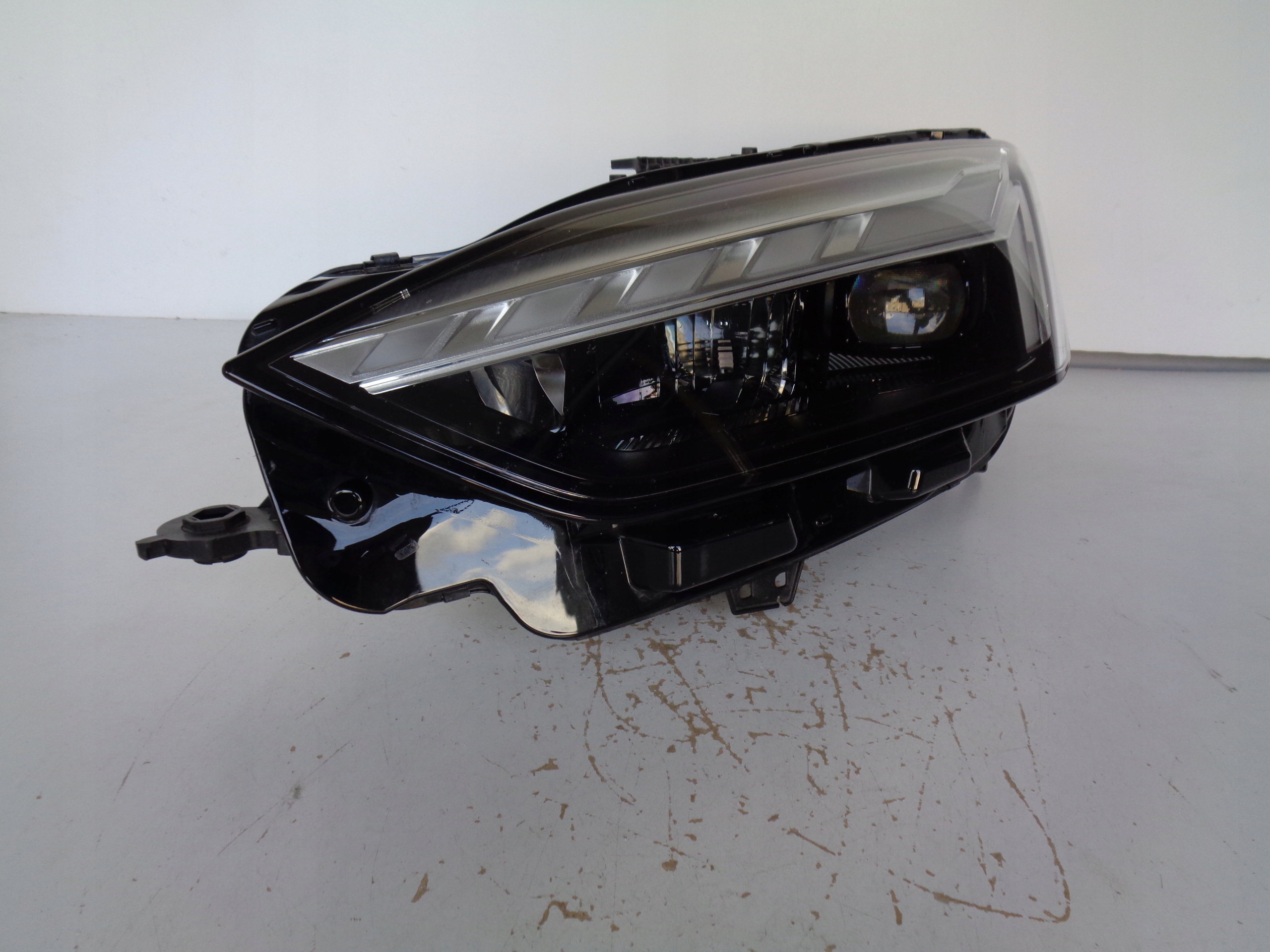 LAVE PREDNE SVETLO AUDI A5 8W6 19- LIFT FULL LED MATRIX