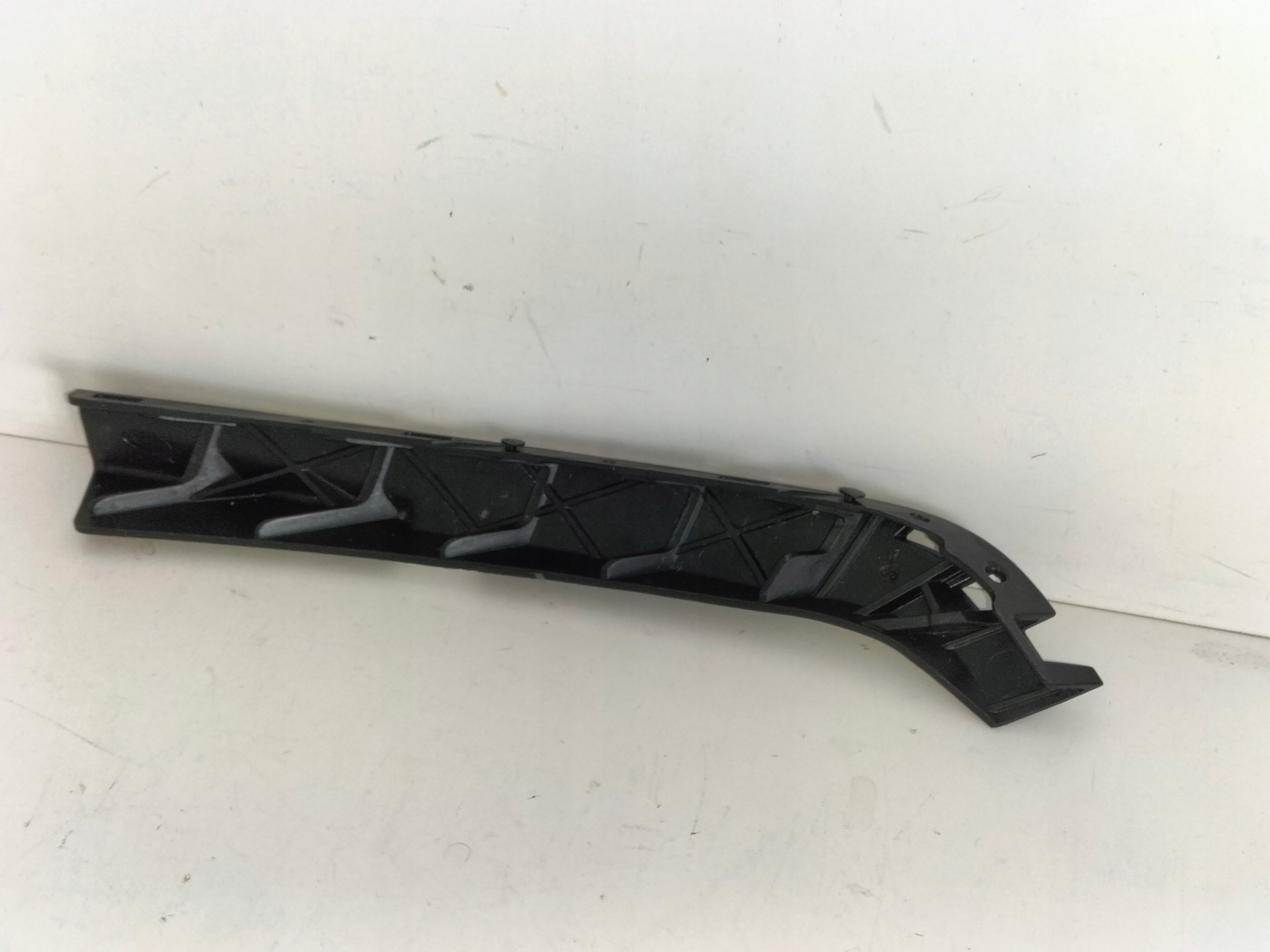 DRZIAK PREDNEHO NARAZNIKA LAVY HYUNDAI TUCSON 4 IV LIFT 24-