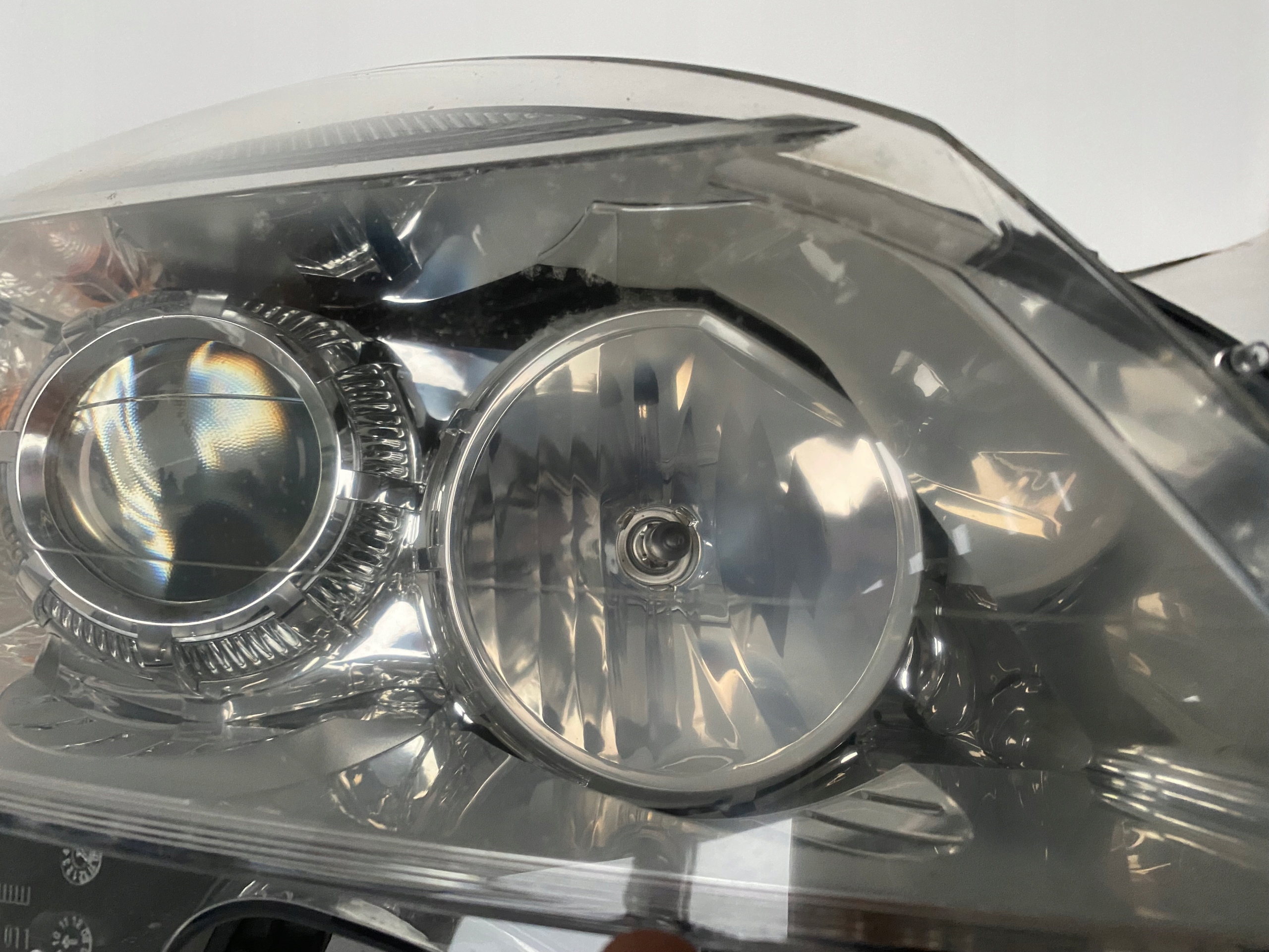 PRAVE PREDNE SVETLO MERCEDES C-KLASA W204 07-10
